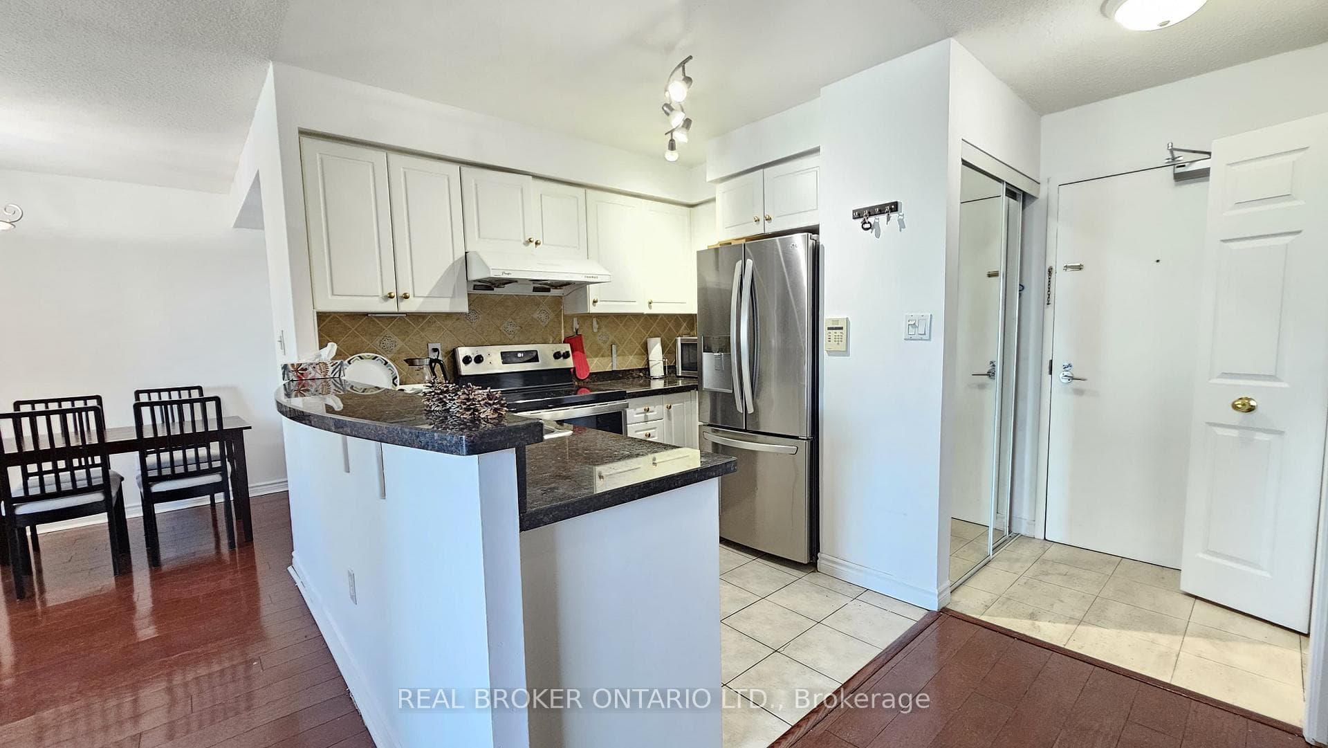 7 Lorraine Drive Unit 1516, Thornhill / Willowdale, ON M2N 2E3 - Photo 1