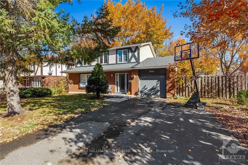 1945 OAKDEAN Crescent, Beacon Hill North - South and Area
