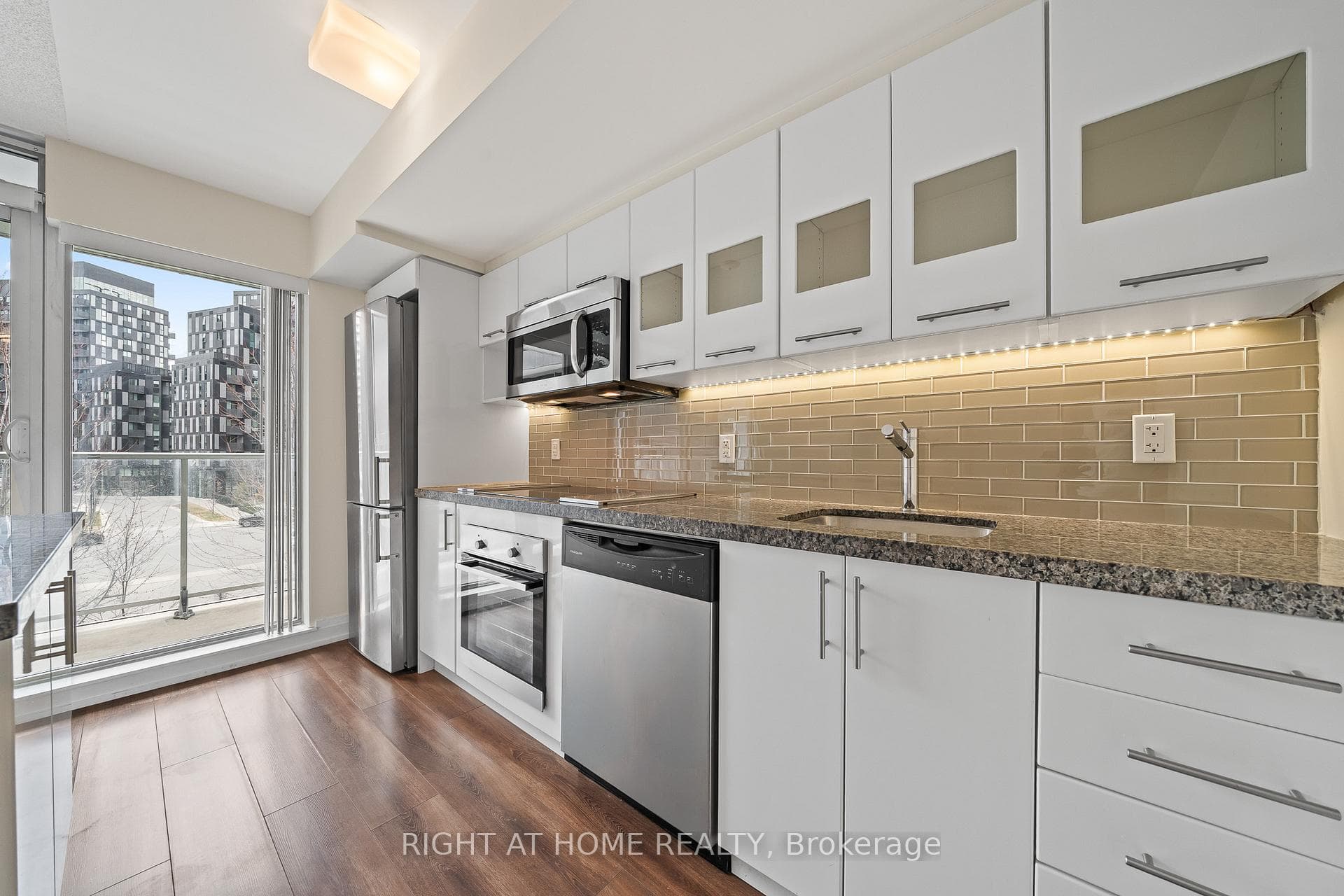 565 Wilson Avenue Unit 203W, North York (Bathurst Manor / Clanton Park), ON M3H 5Y6 - Photo 1