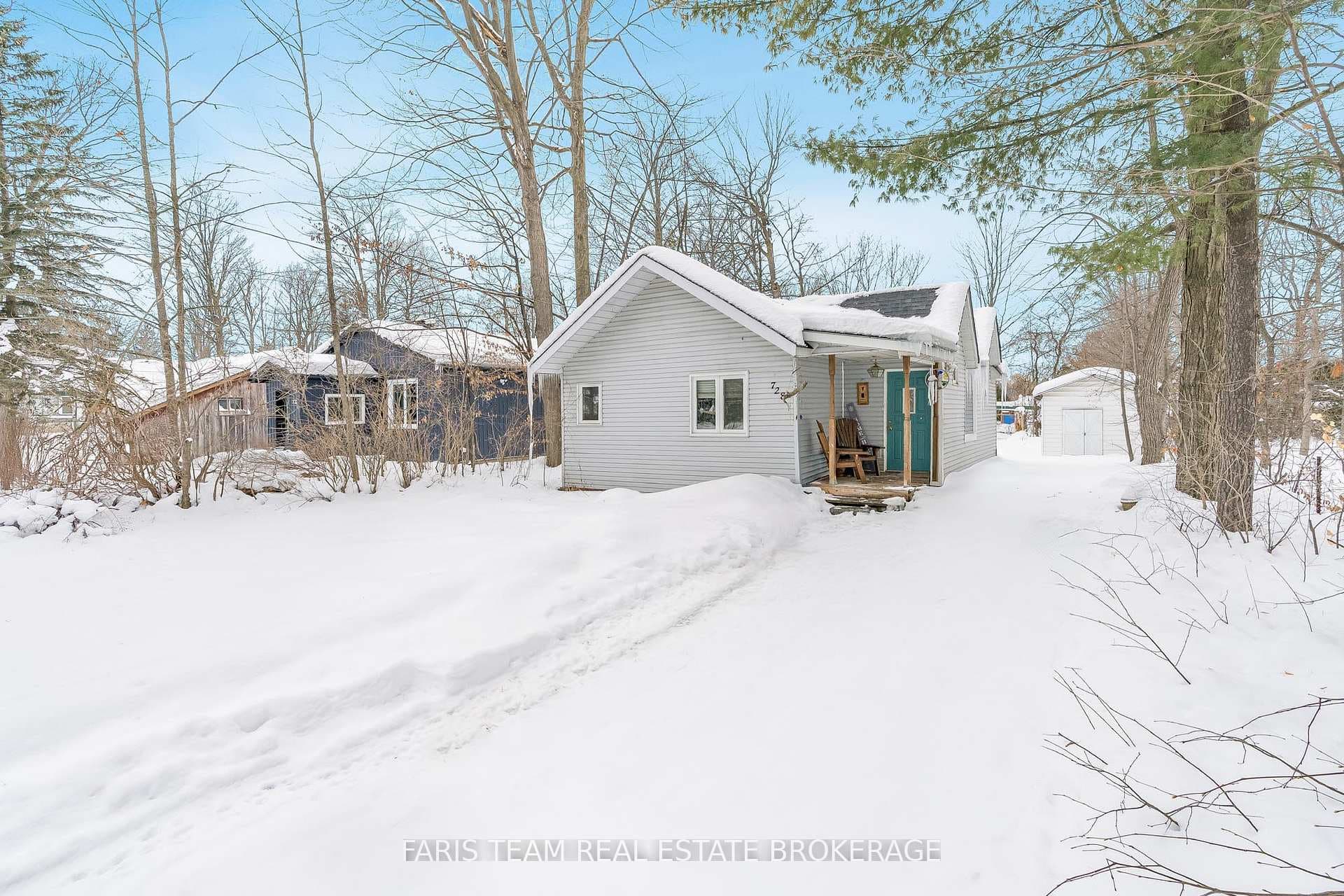 728 Hastings Avenue, Innisfil, ON L9S 1Z3 - Photo 1