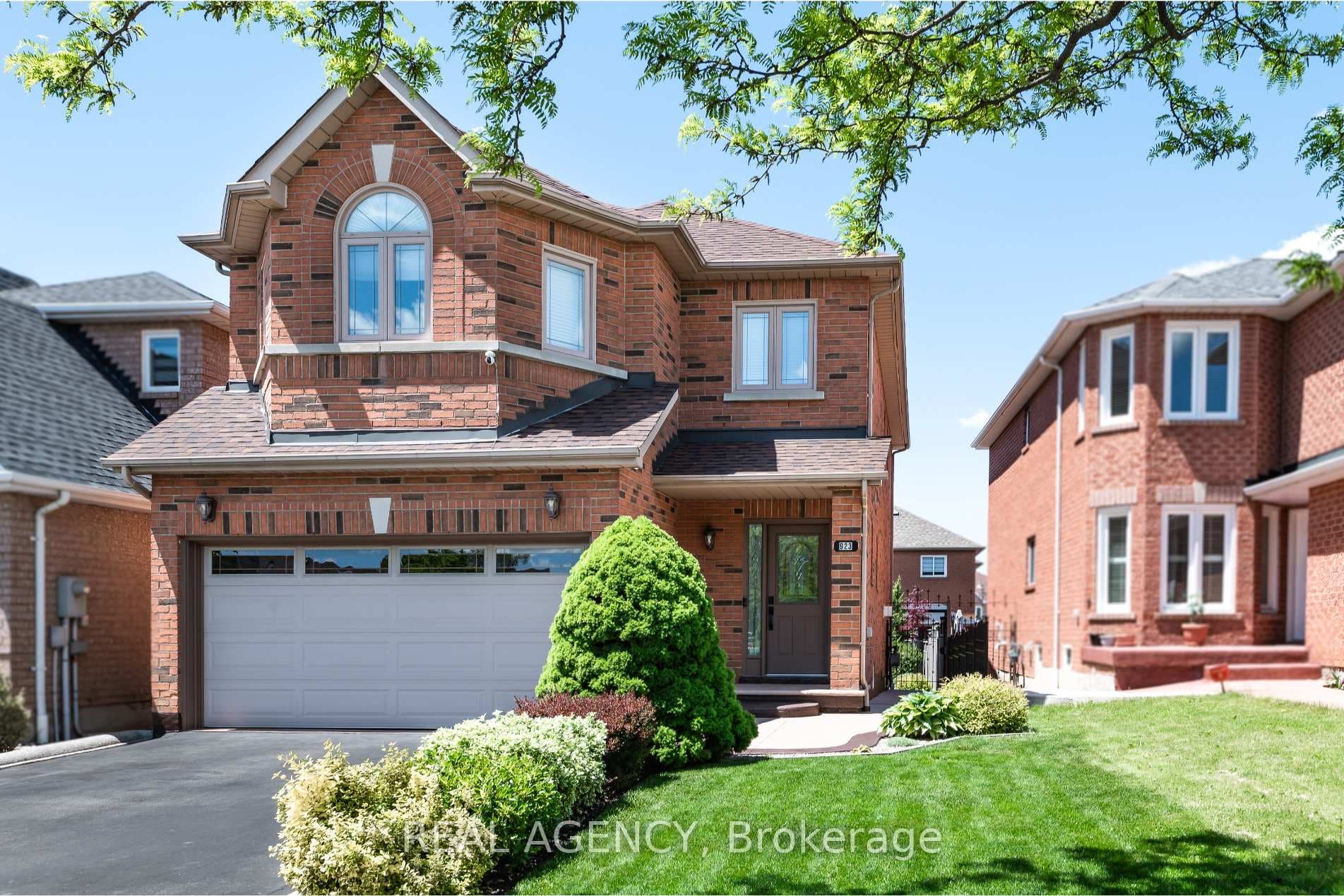 923 Blyleven Boulevard, Mississauga, ON L5V 2J3 - Photo 1