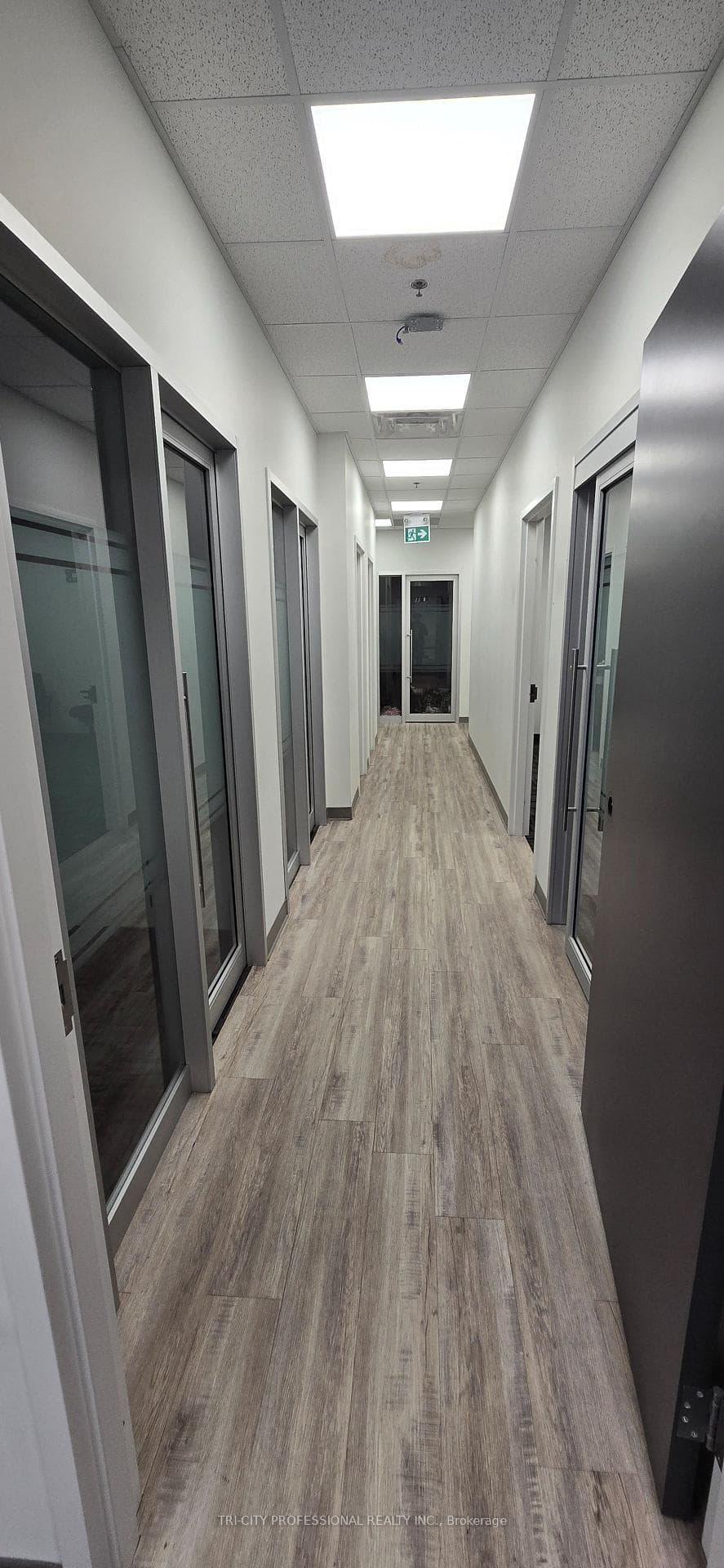6415 Northwest Drive Unit 18, Mississauga, ON L4V 1X1 - Photo 1