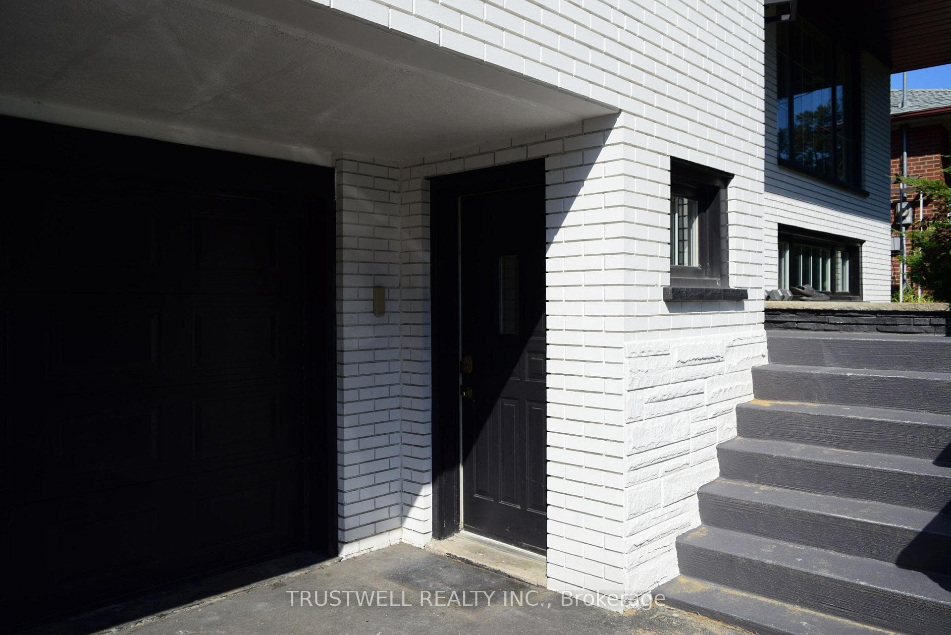 1633 Sunnycove Drive, Mississauga, ON L4X 1B6 - Photo 1