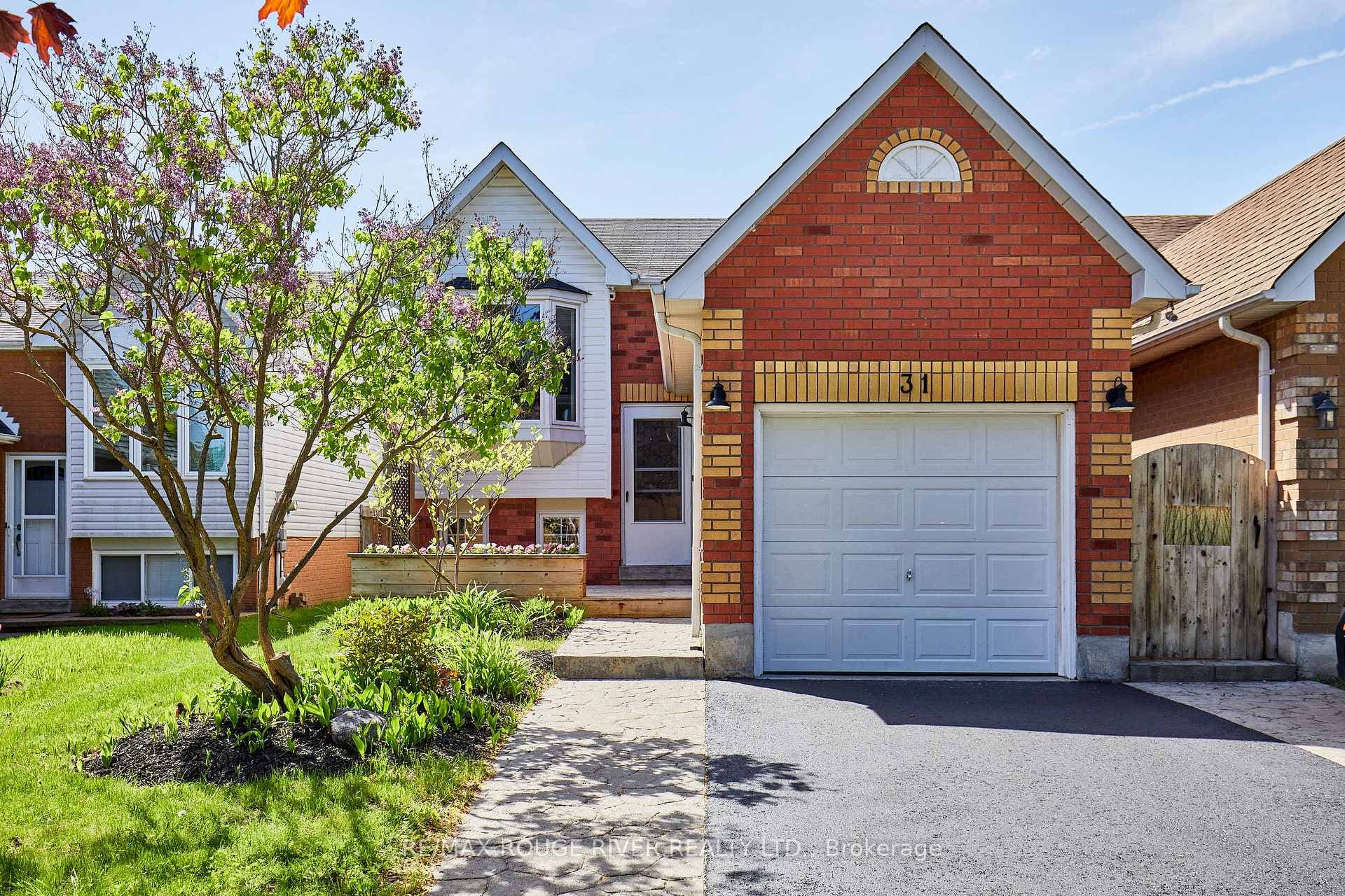 31 Champine Square, Clarington, ON L1C 4W1 - Photo 1