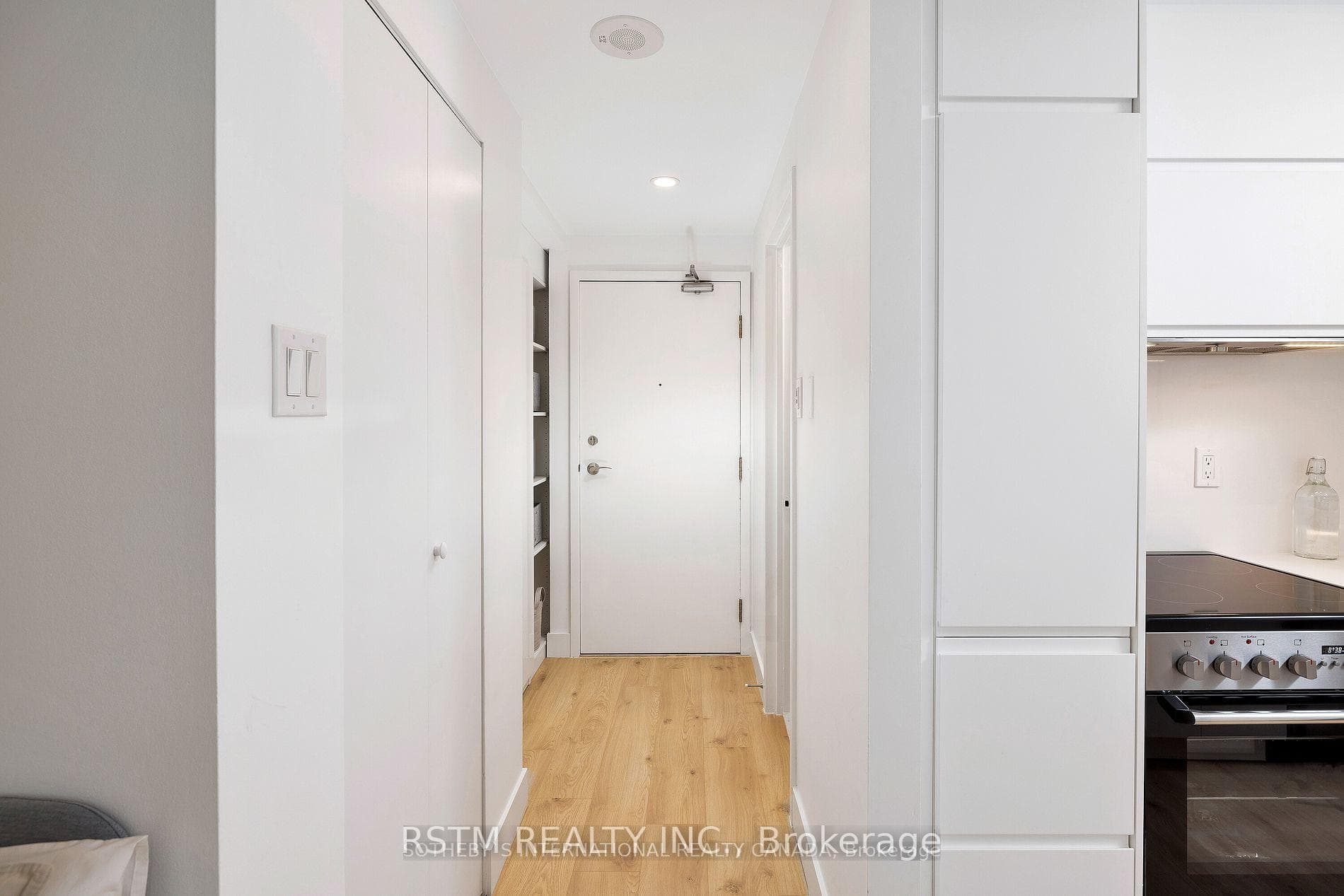 77 Harbour Square Unit 605, Downtown Toronto / Waterfront, ON M5J 2S2 - Photo 1