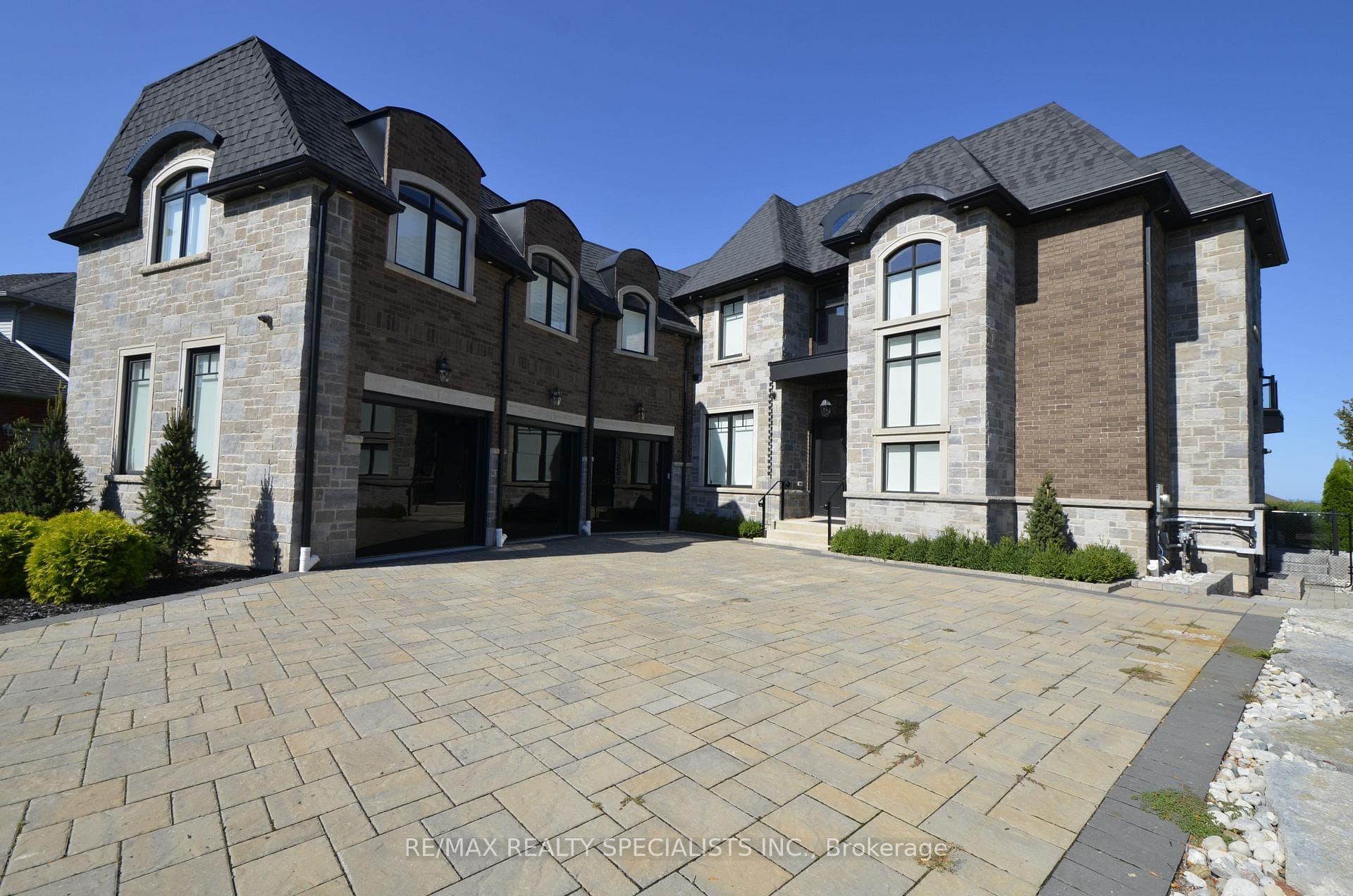 16 SHORELINE Crescent, Grimsby, ON L3M 5B2 - Photo 1