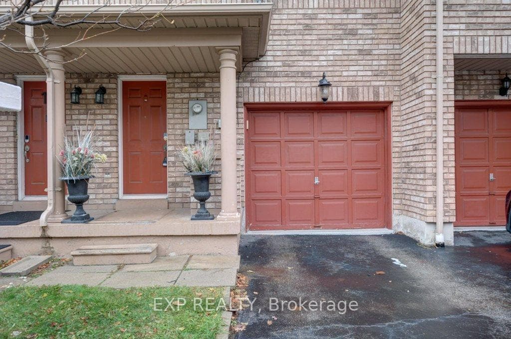 7035 Rexwood Road Unit 13, Mississauga, ON L4T 4M6 - Photo 1