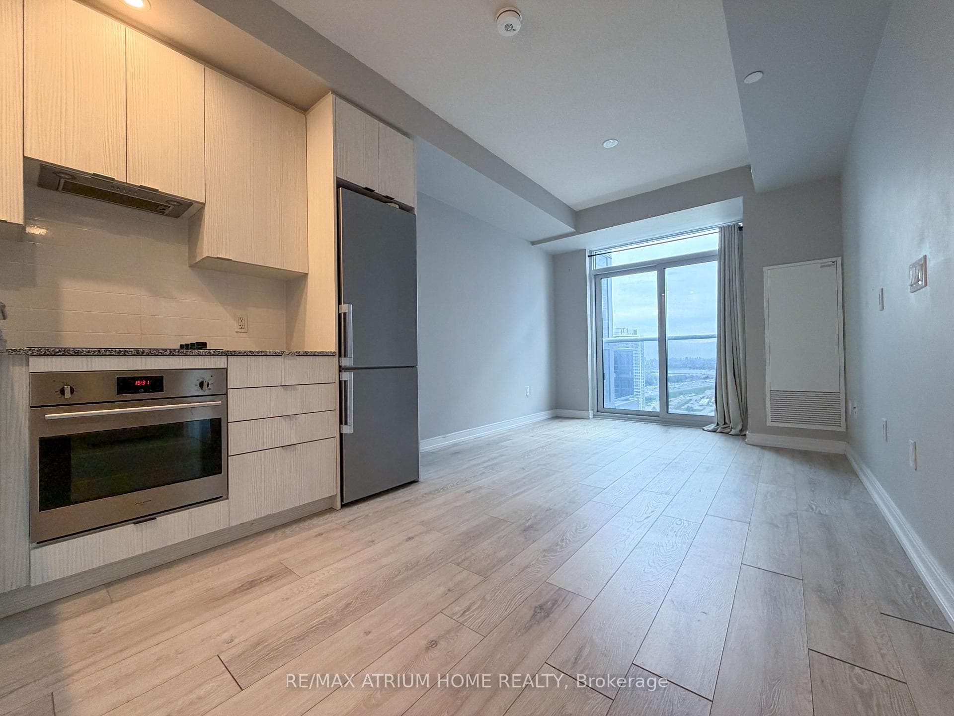 225 Village Green Square Unit 2705, Toronto E07