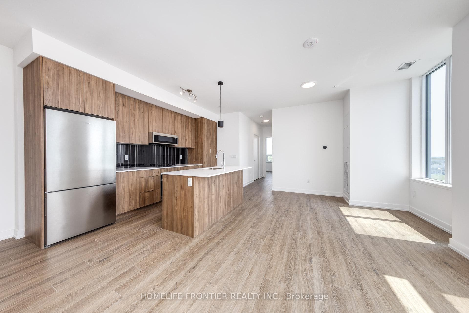 2501 Saw Whet Boulevard Unit 611, Oakville, ON L6M 5N2 - Photo 1