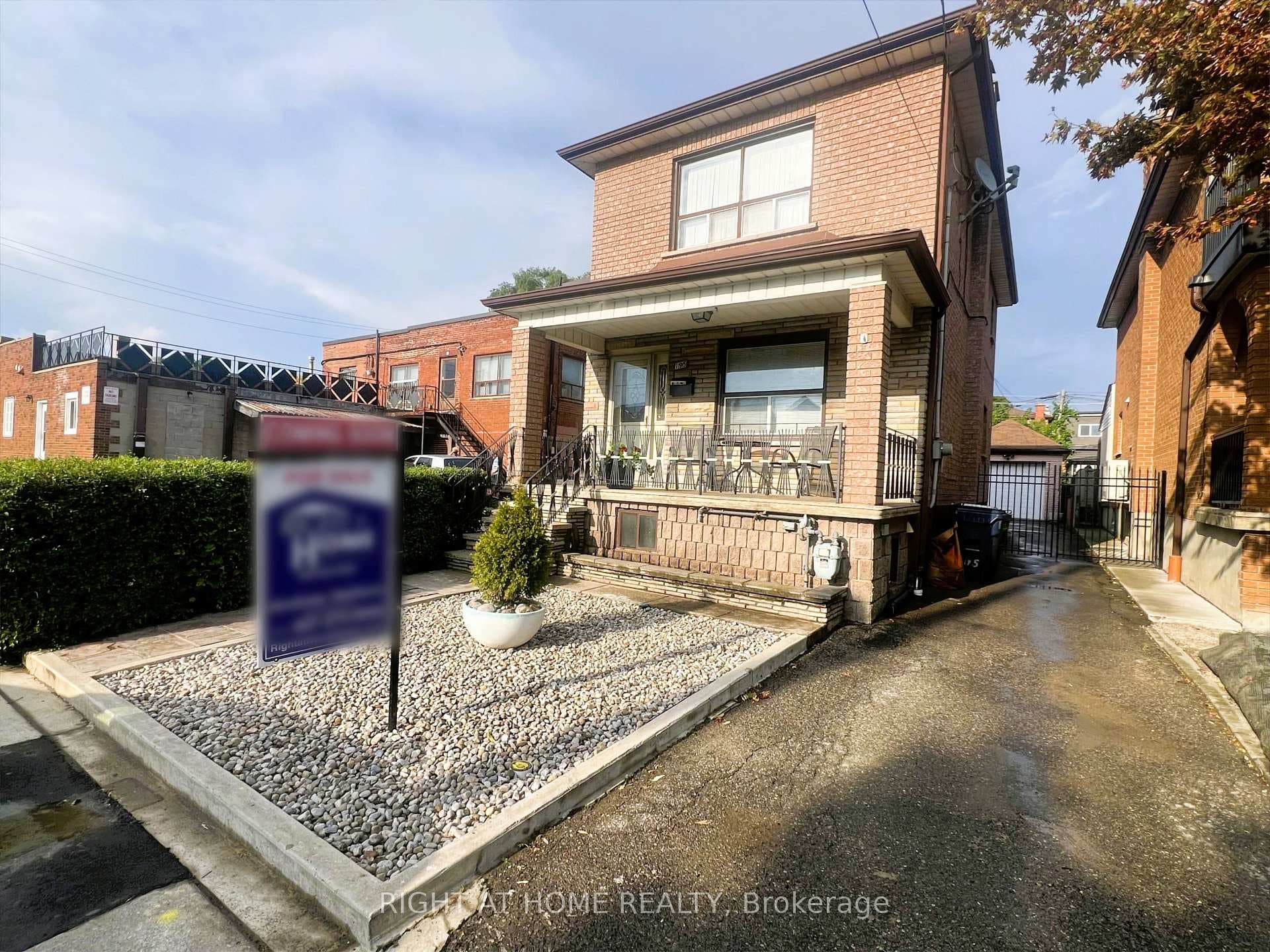 195 Rosethorn Avenue, Keelesdale / Eglinton West, ON M6N 3L3 - Photo 1