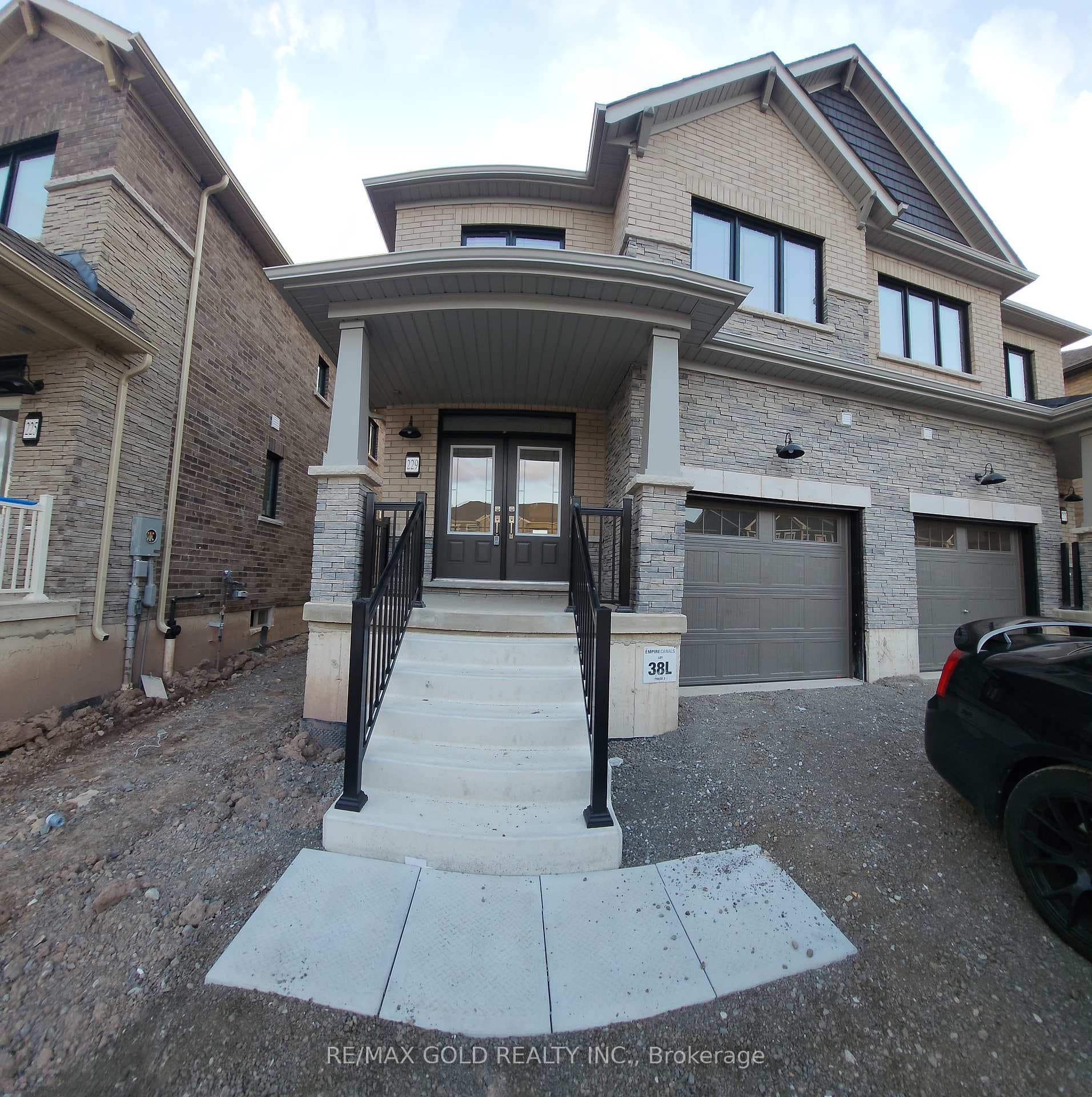 229 Port Crescent, Welland, ON L3B 0N3 - Photo 1