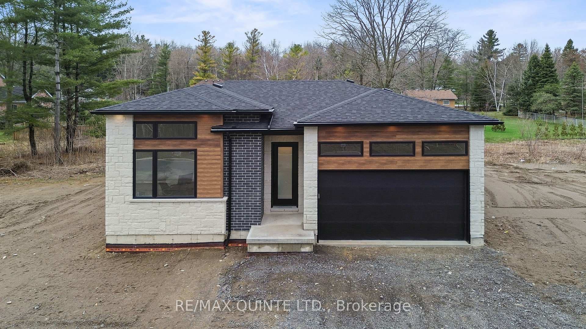 27 Exeter Court, Quinte West, ON K8V 5P4 - Photo 1
