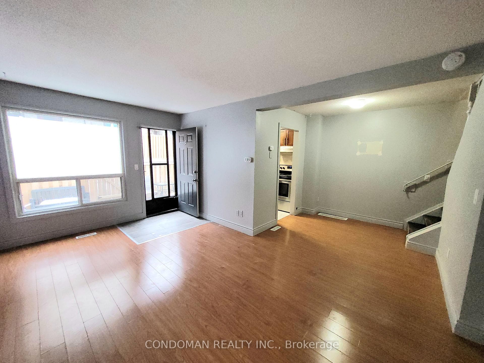 477 Dean Avenue Unit 33, Oshawa, ON L1H 3E4 - Photo 1