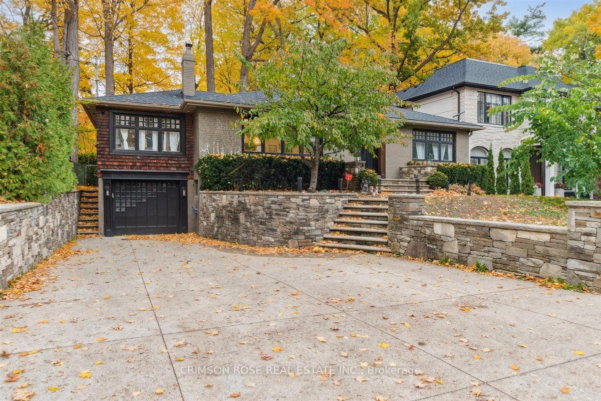 89 Holyrood Avenue, Oakville
