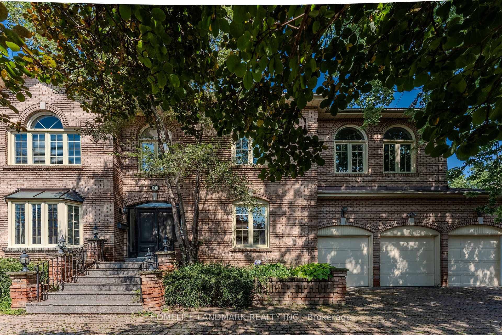 21 Kirkdale Crescent, Don Mills / Parkwoods / Victoria Village, ON M3B 2J7 - Photo 1
