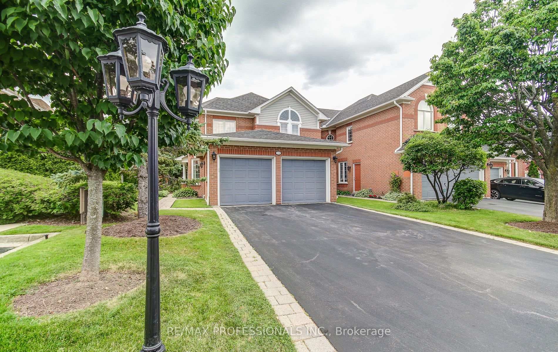 2145 Country Club Drive Unit 23, Burlington, ON L7M 4E1 - Photo 1
