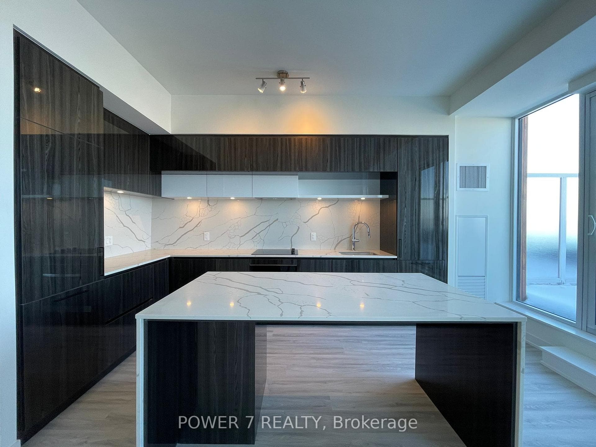 6 David Eyer Road Unit 916, Richmond Hill, ON L4S 0N5 - Photo 1