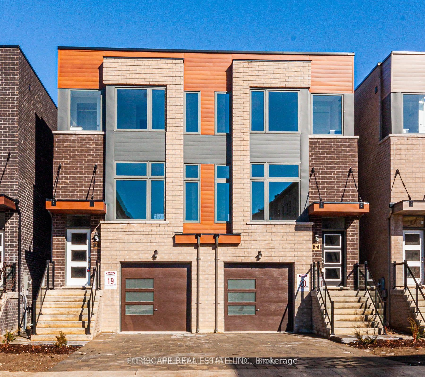 37 Wild Rose Gardens Unit 2, York / Weston, ON M6L 0A5 - Photo 1