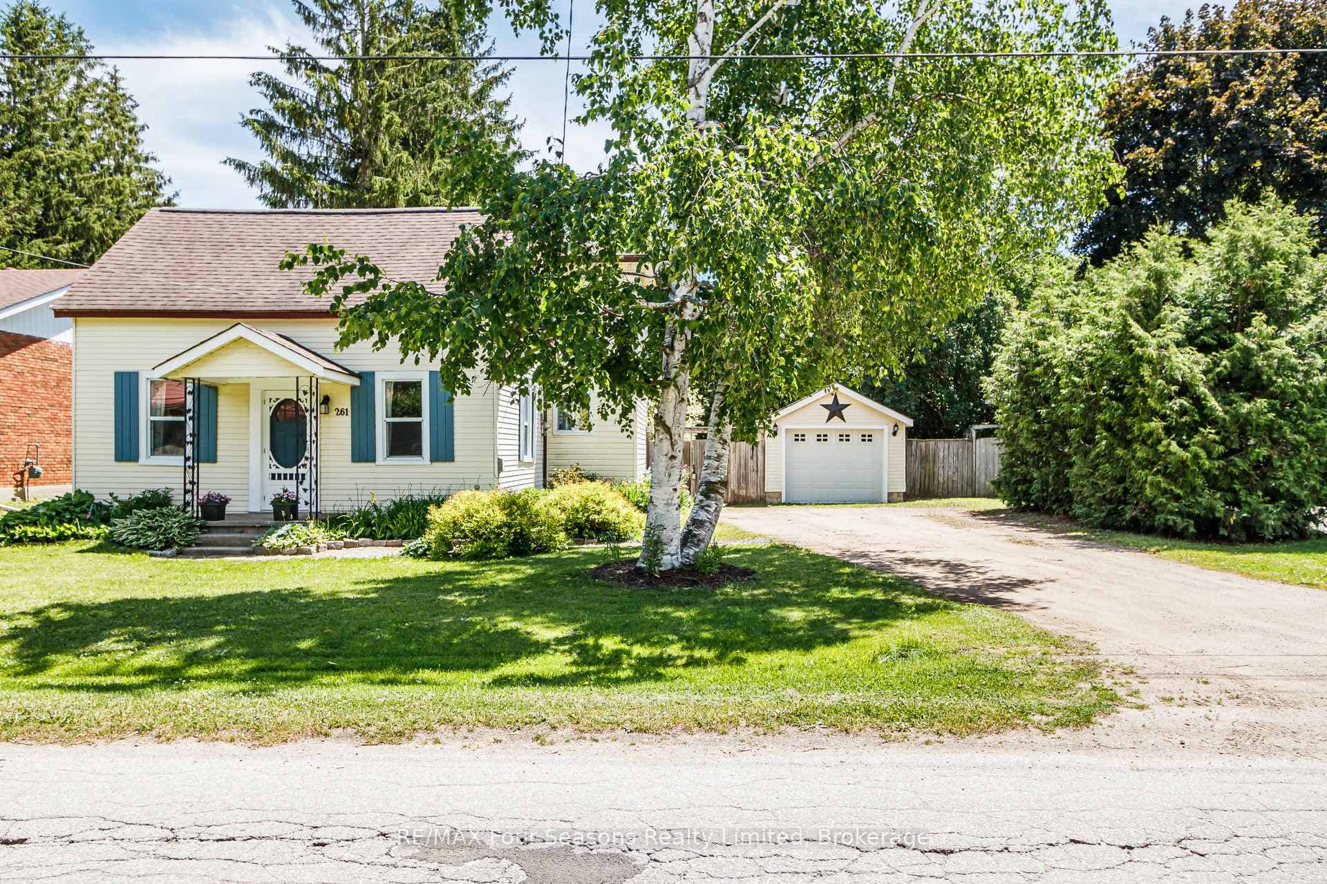 261 Superior Street, Clearview, ON L0M 1S0 - Photo 1