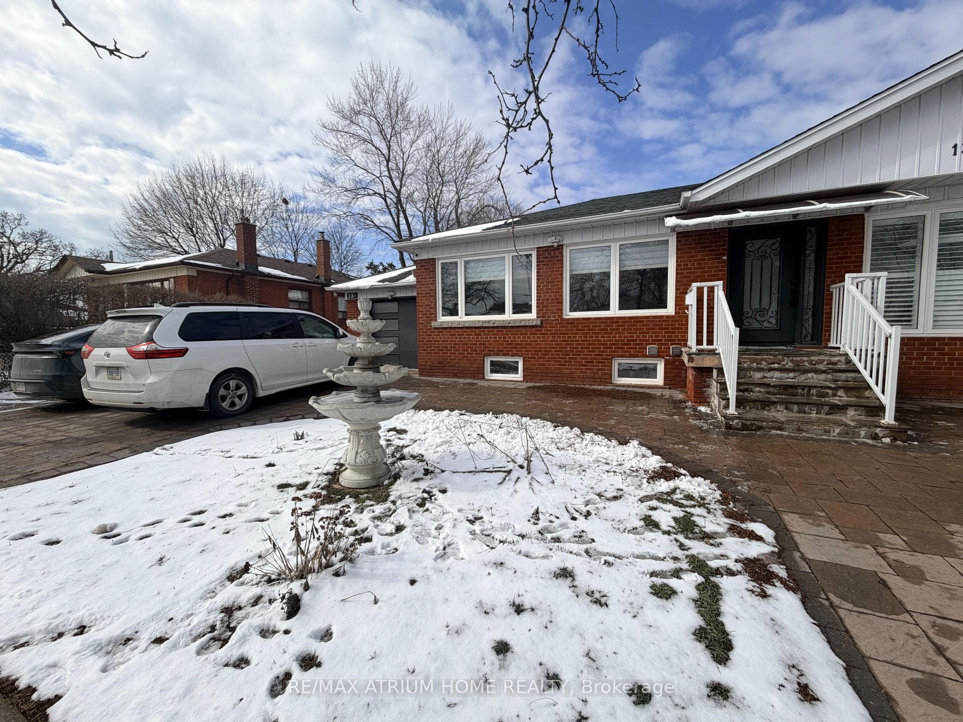 136 Wye Valley Road Unit Main, Dorset Park / Kennedy Park, ON M1P 2B1 - Photo 1
