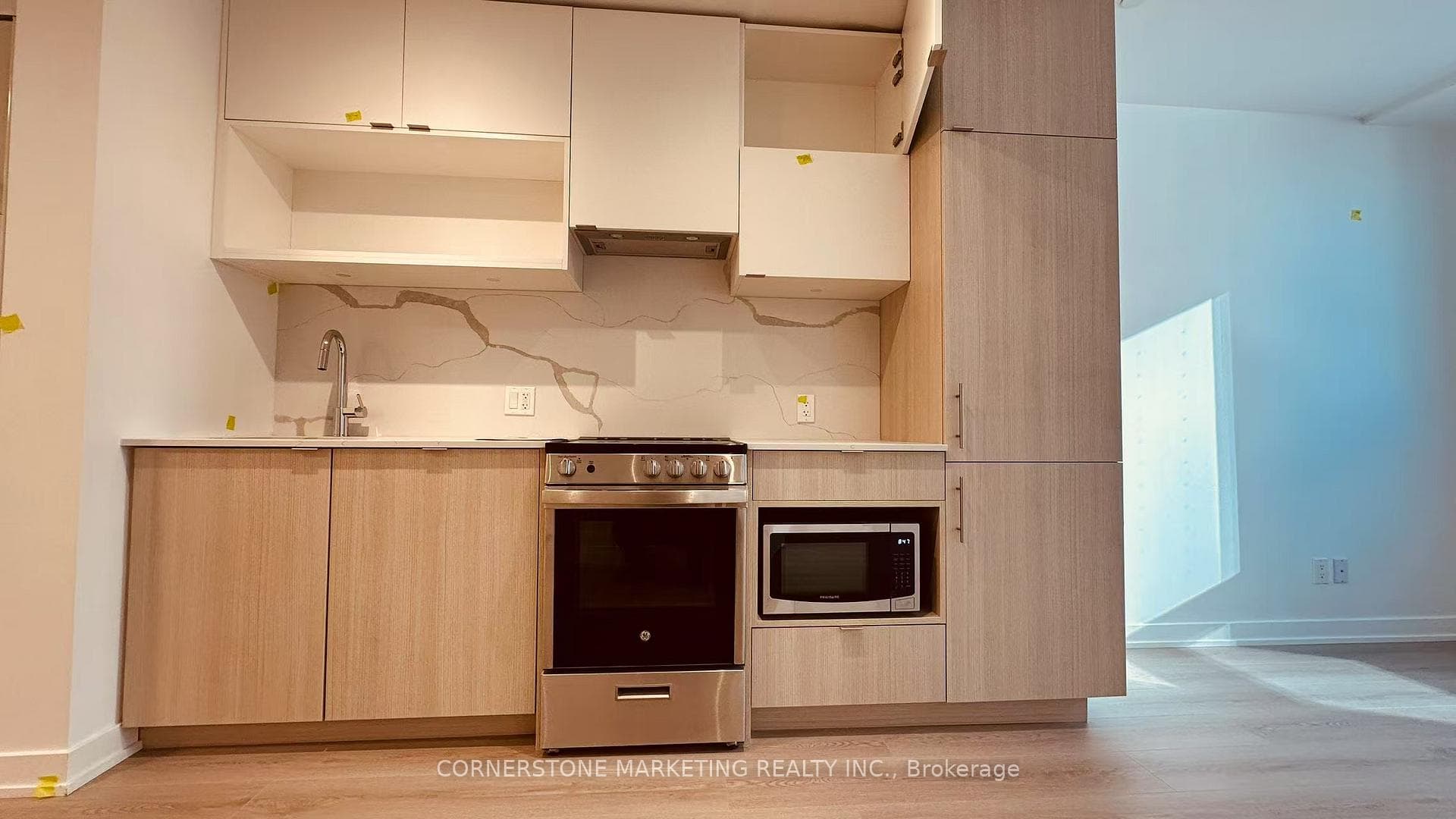 100 Queen Street Unit 302, Toronto C08