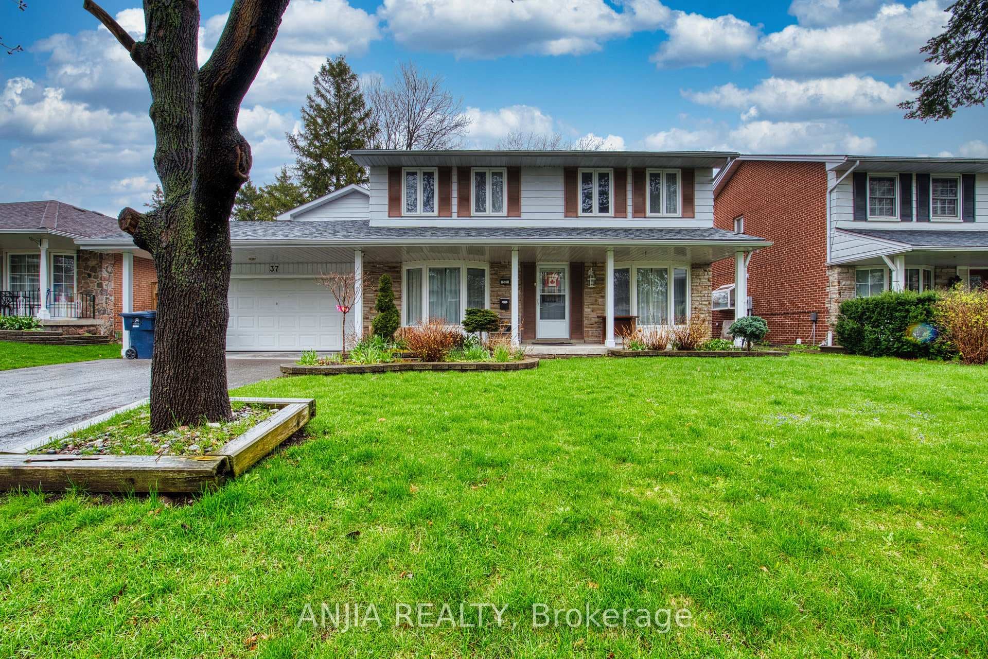 37 Allangrove Crescent Unit Basement, Scarborough Village / Eglinton East, ON M1W 1S4 - Photo 1