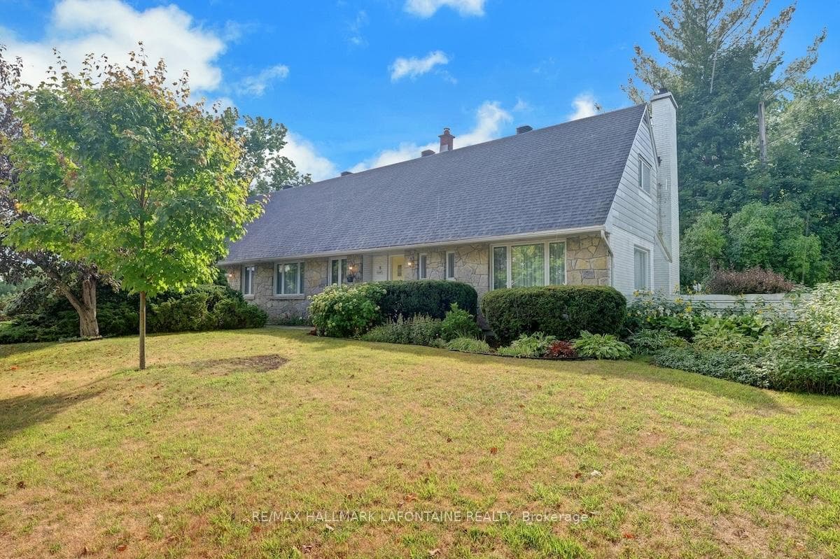 844 Edgeworth Avenue, Britannia Heights - Queensway Terrace N and Area, ON K2B 5L6 - Photo 1