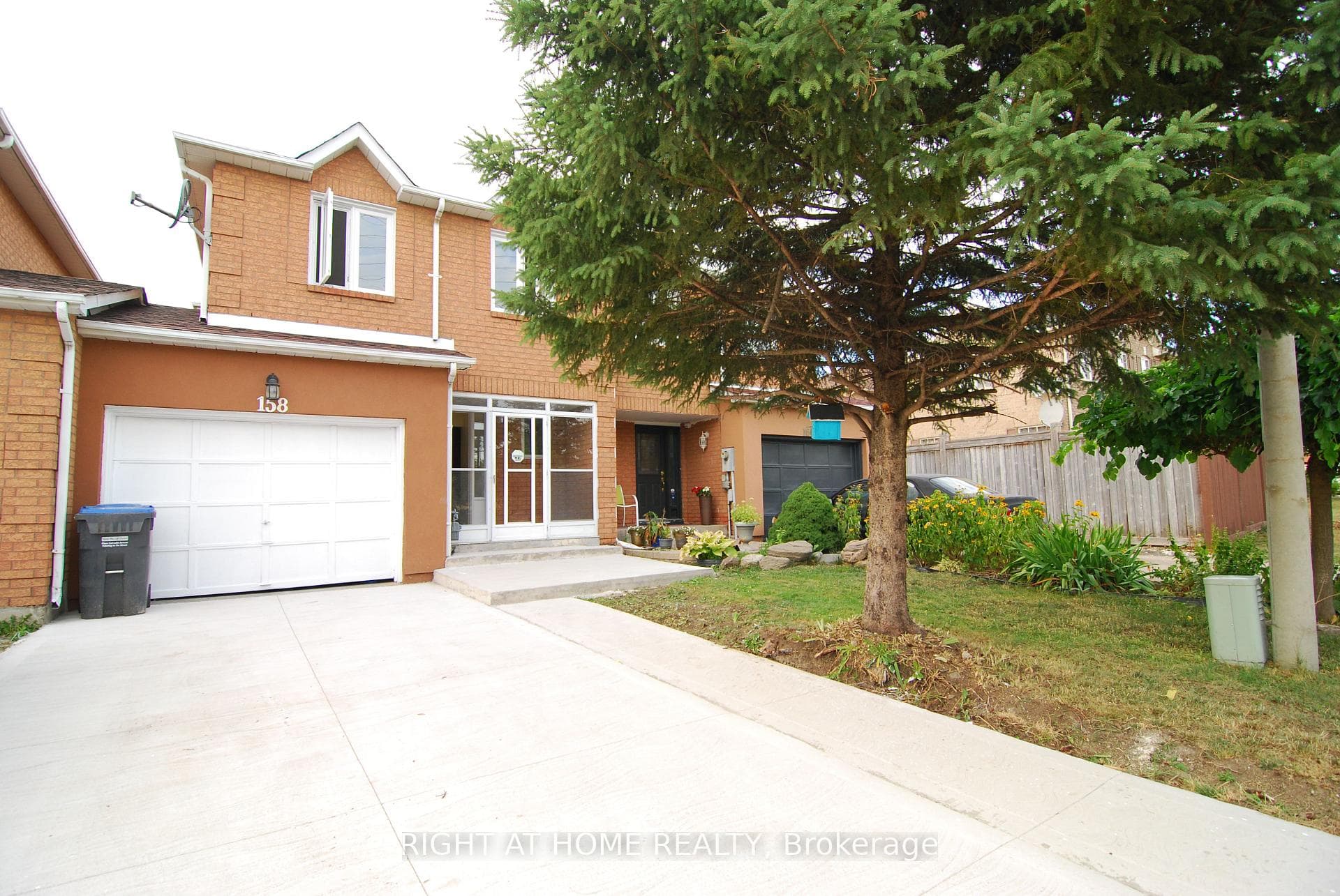 158 Toba Crescent, Brampton, ON L6Z 4R9 - Photo 1