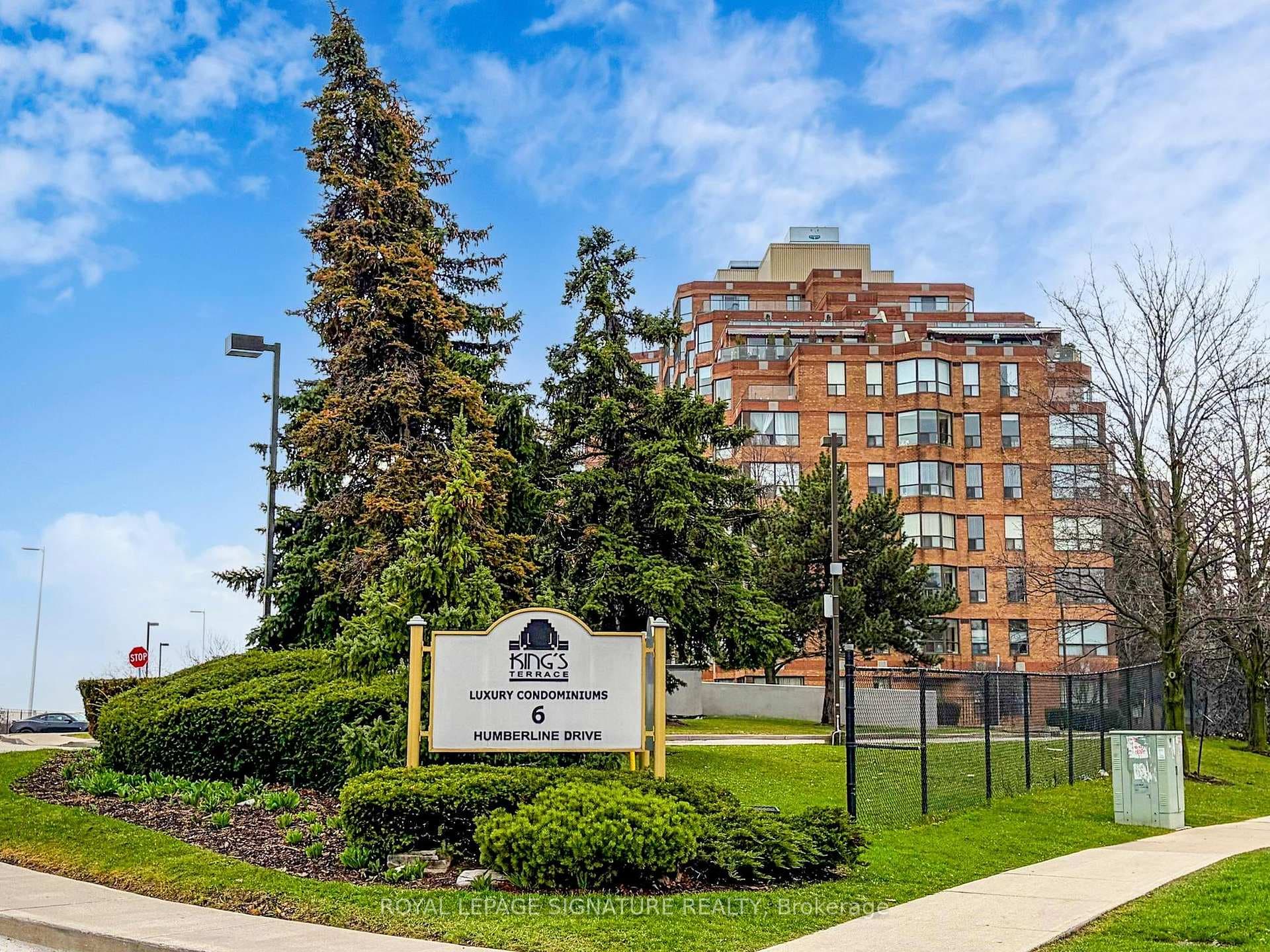 6 Humberline Drive Unit 303, Etobicoke (West Mall / Rexdale), ON M9W 6X8 - Photo 1