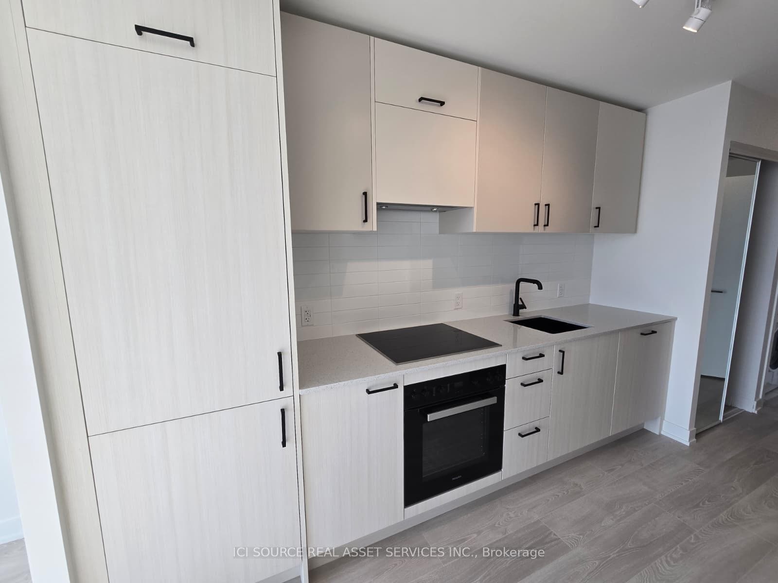 1 Quarrington Lane Unit 3509, Don Mills / Parkwoods / Victoria Village, ON M3C 0S4 - Photo 1