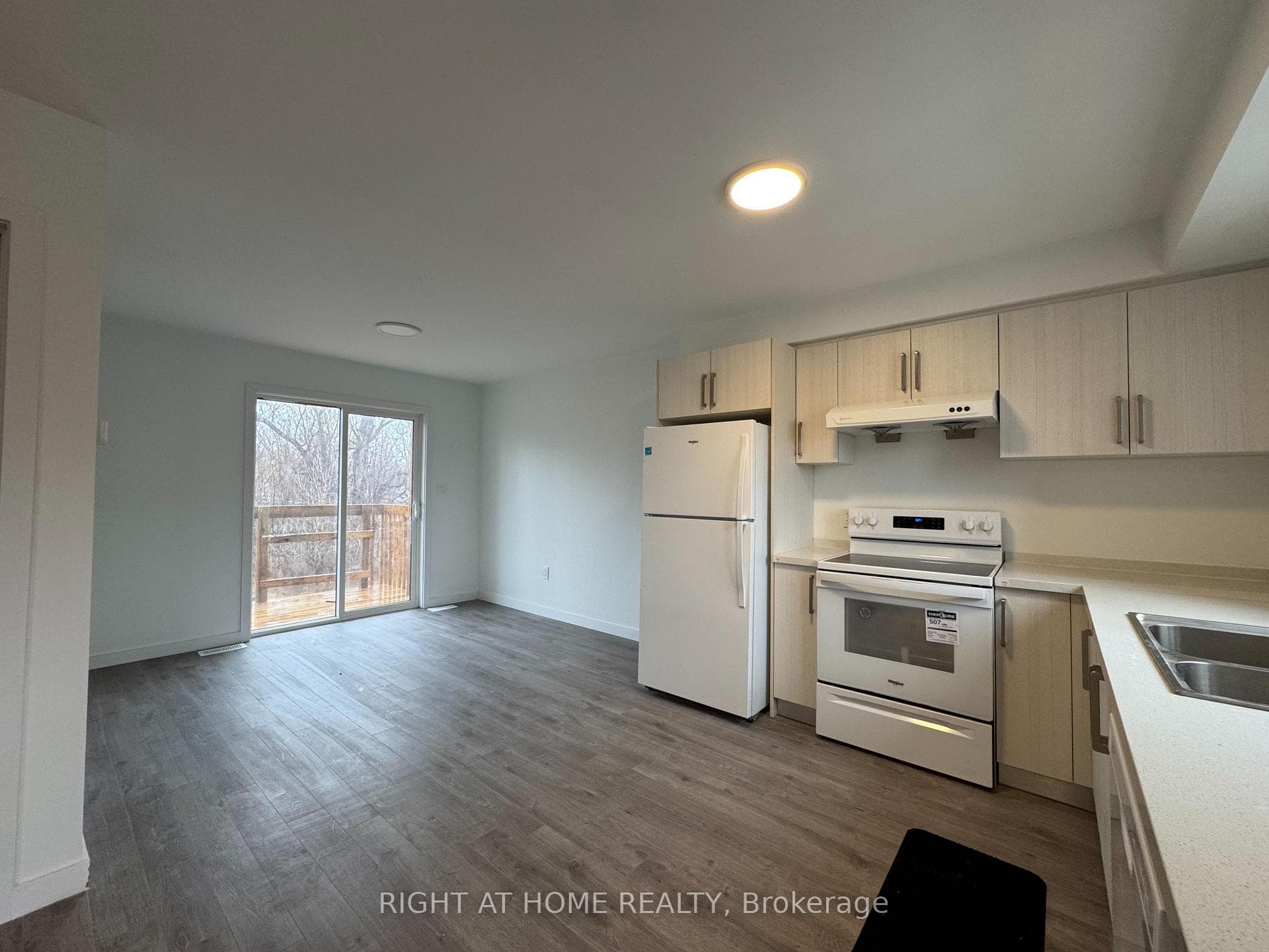 Kitchen & Living