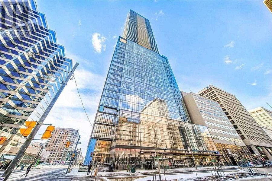 488 University Avenue Unit 4107, Downtown Toronto / Waterfront, ON M5G 0C1 - Photo 1