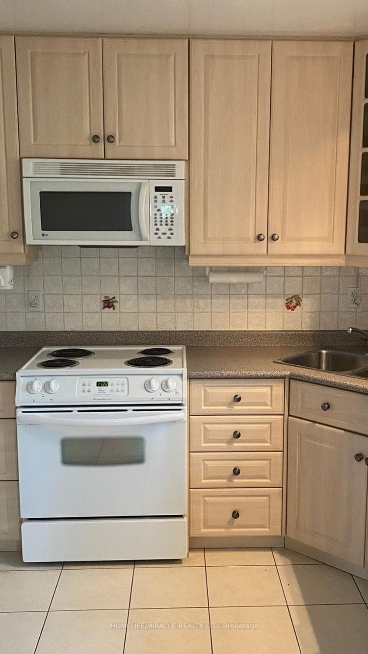 20 Hatchet Place, Scarborough (Morningside / West Hill), ON M1B 1C7 - Photo 1