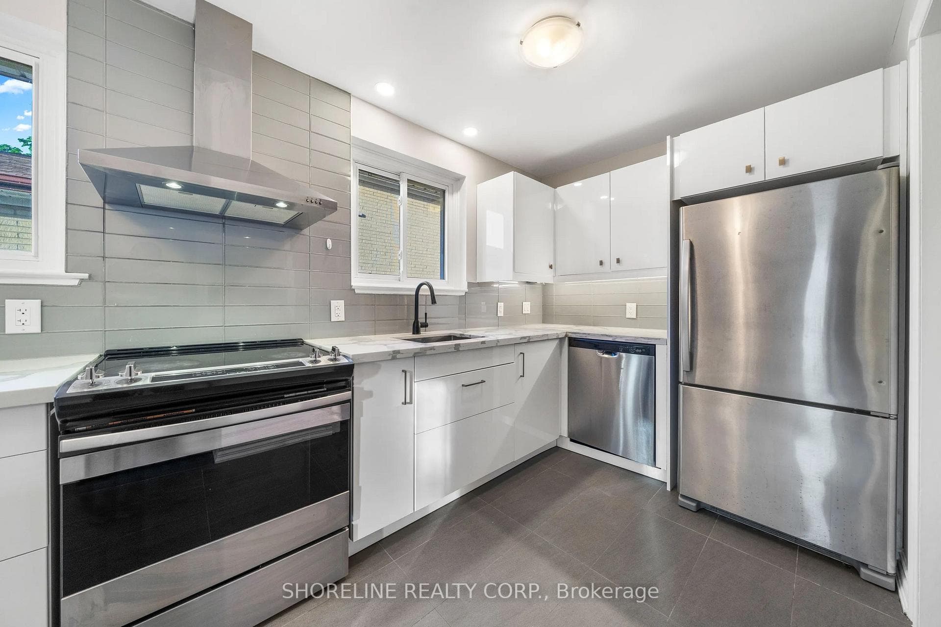 608 Raphael Avenue Unit Upper, Mississauga, ON L5G 1W8 - Photo 1