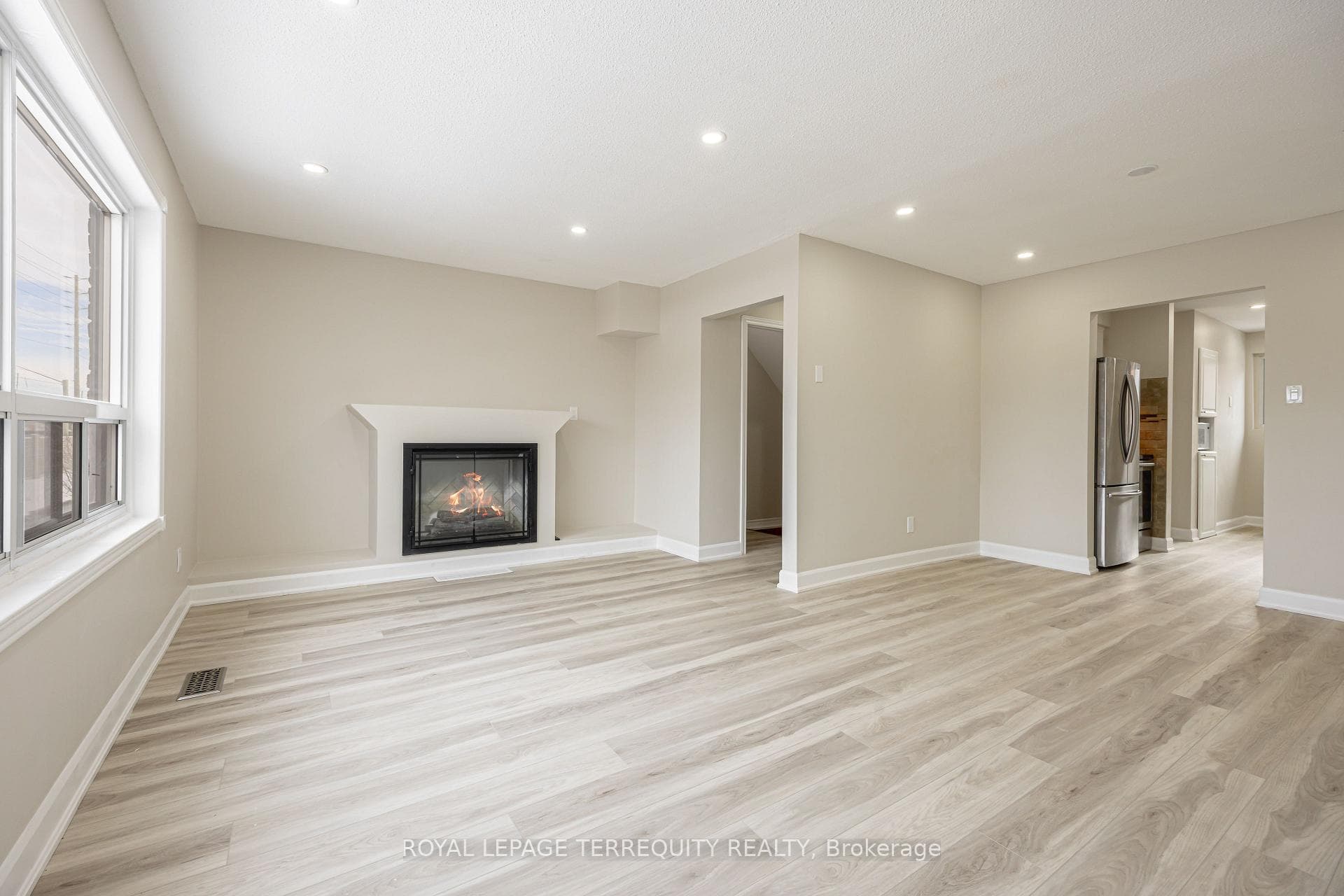 END UNIT TOWNHOUSE