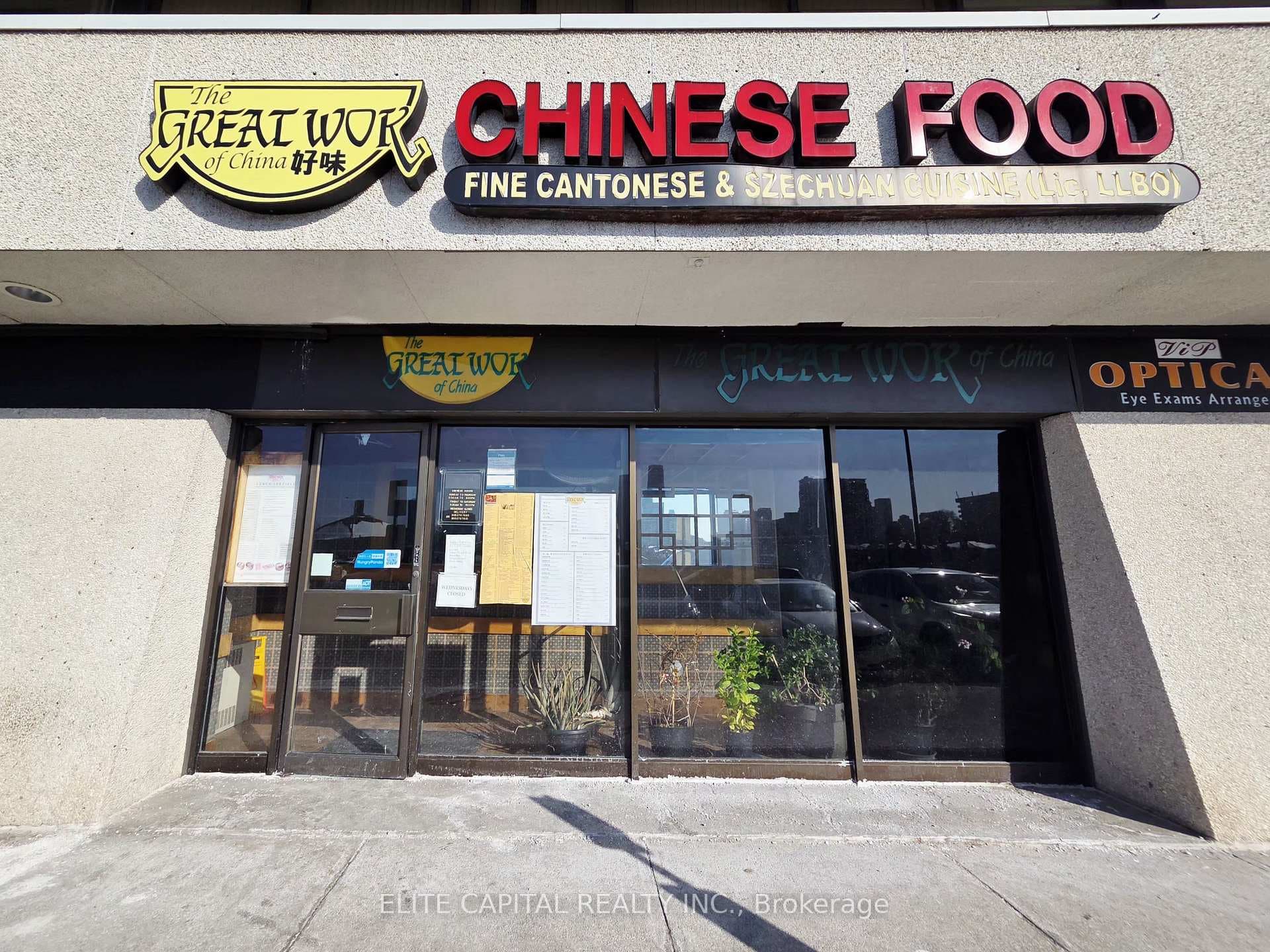 377 Burnhamthorpe Road, Mississauga, ON L5A 3Y1 - Photo 1