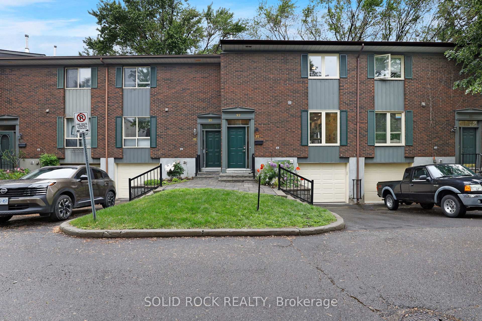 97 Beachview Private, Billings Bridge - Riverside Park and Area, ON K1V 1M7 - Photo 1