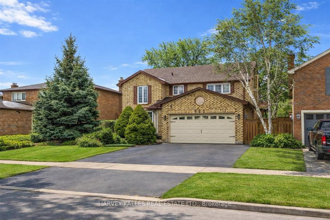 682 Willowbank Trail, Mississauga, ON L4W 3L8 - Photo 1