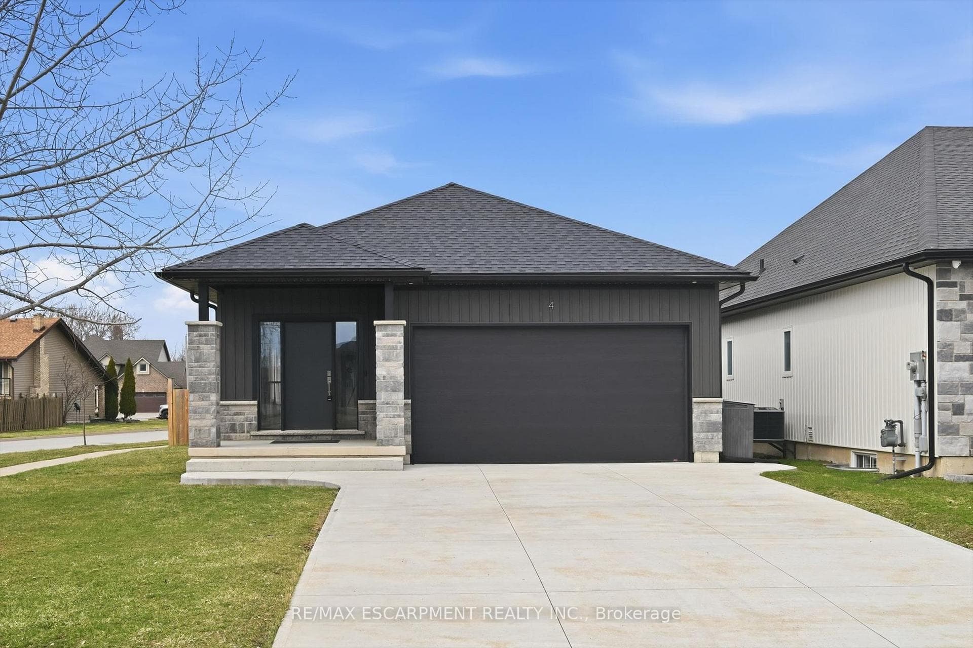 4 Harvard Court, Welland, ON L3B 6E7 - Photo 1