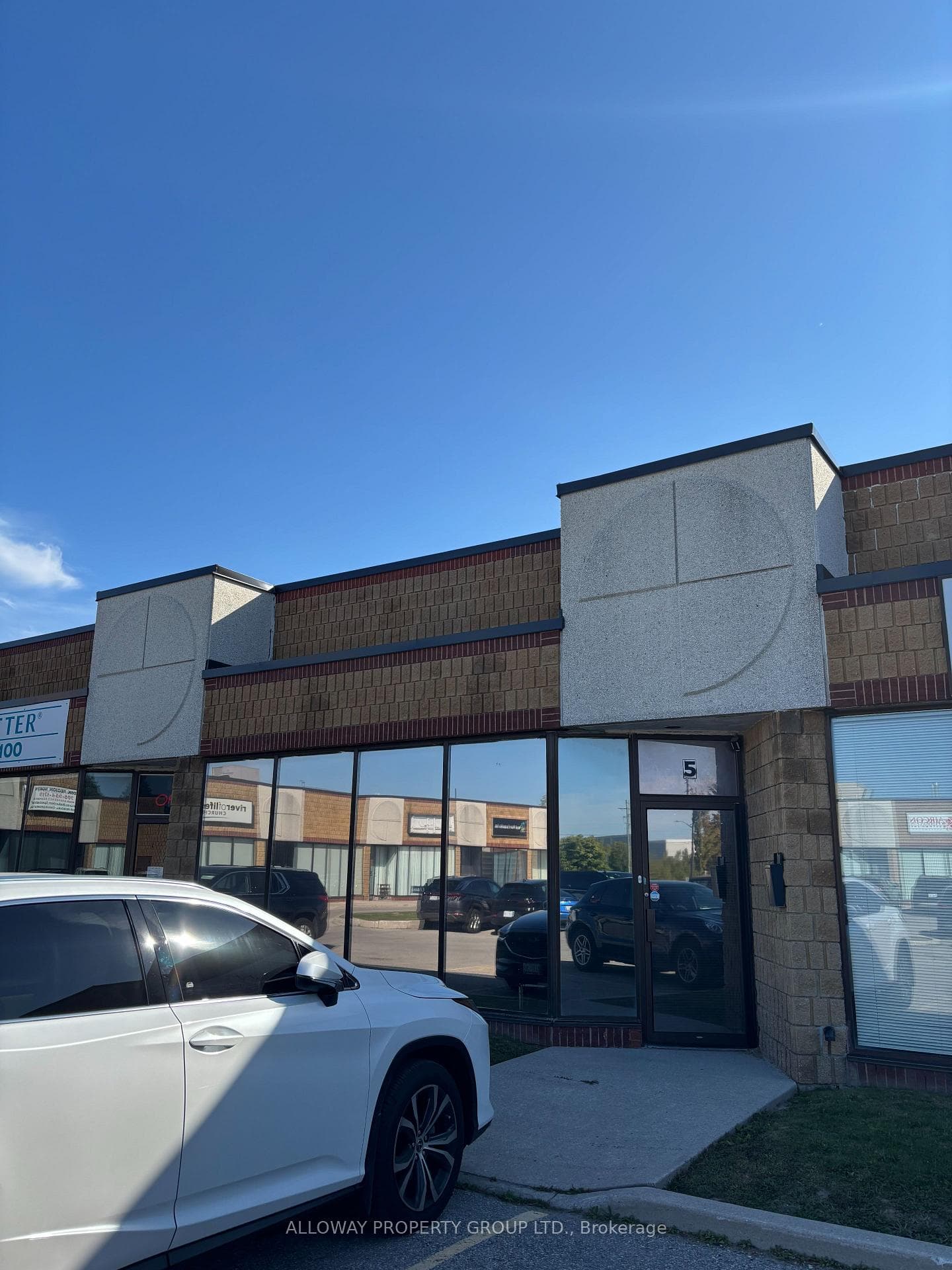 1260 Journey's End Circle Unit 5, Newmarket, ON L3Y 8Z7 - Photo 1