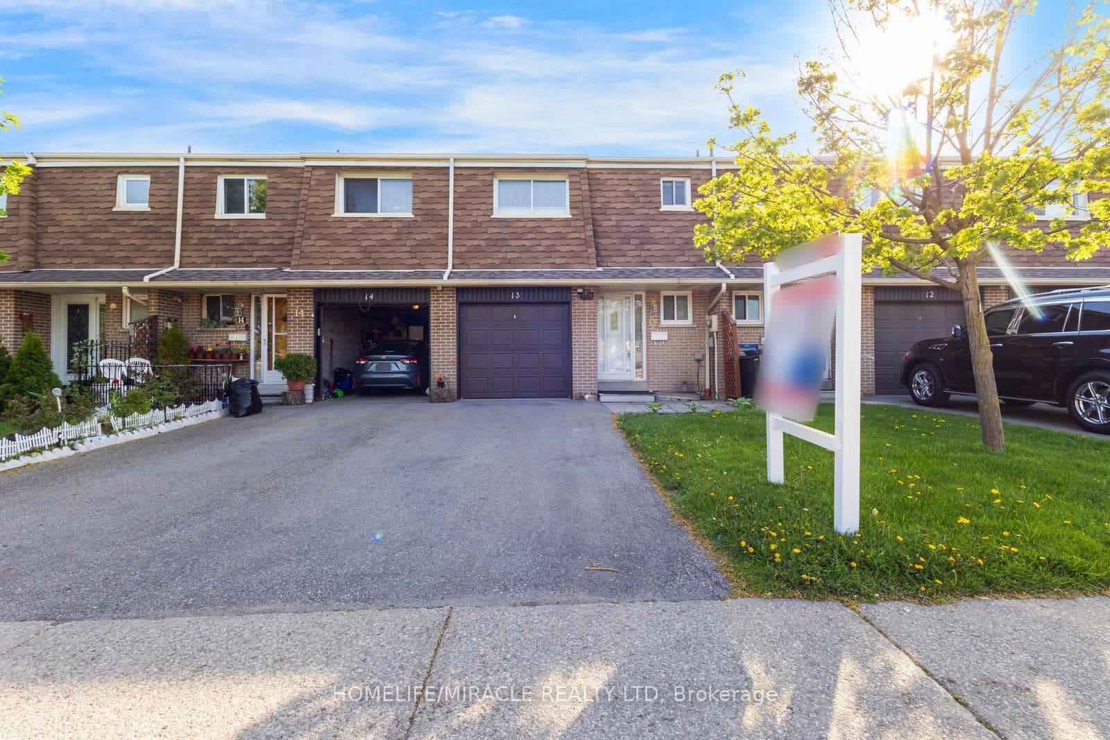 7450 Darcel Avenue Unit 13, Mississauga, ON L4T 2X7 - Photo 1