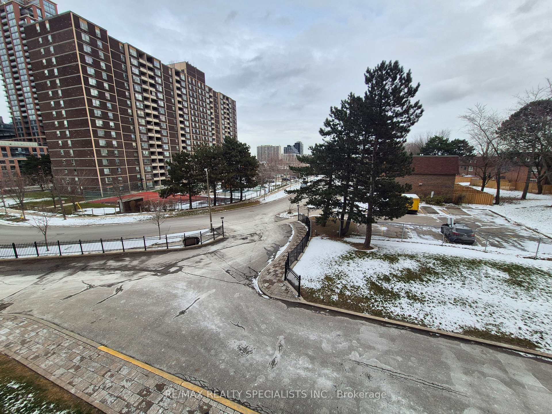 270 Palmdale Drive Unit 305, Scarborough Village / Eglinton East, ON M1T 3N8 - Photo 1