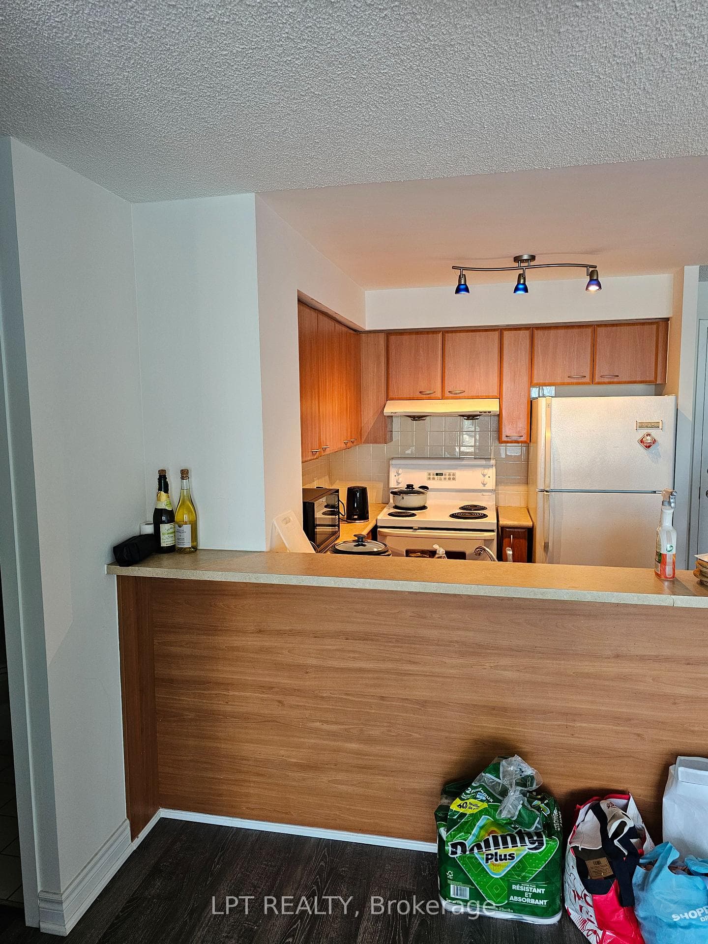 38 Lee Centre Drive Unit 2107, Scarborough (West Hill / Highland Creek)