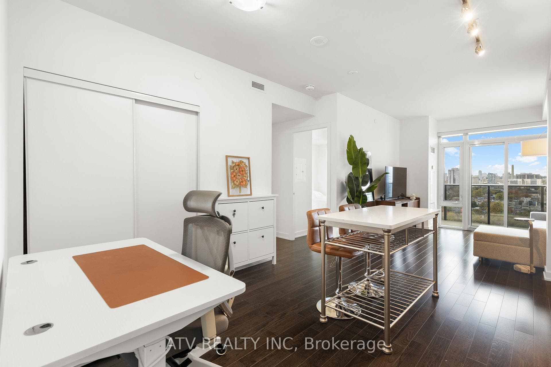 330 Richmond Street Unit 2106, Downtown Toronto / Waterfront, ON M5V 0M4 - Photo 1