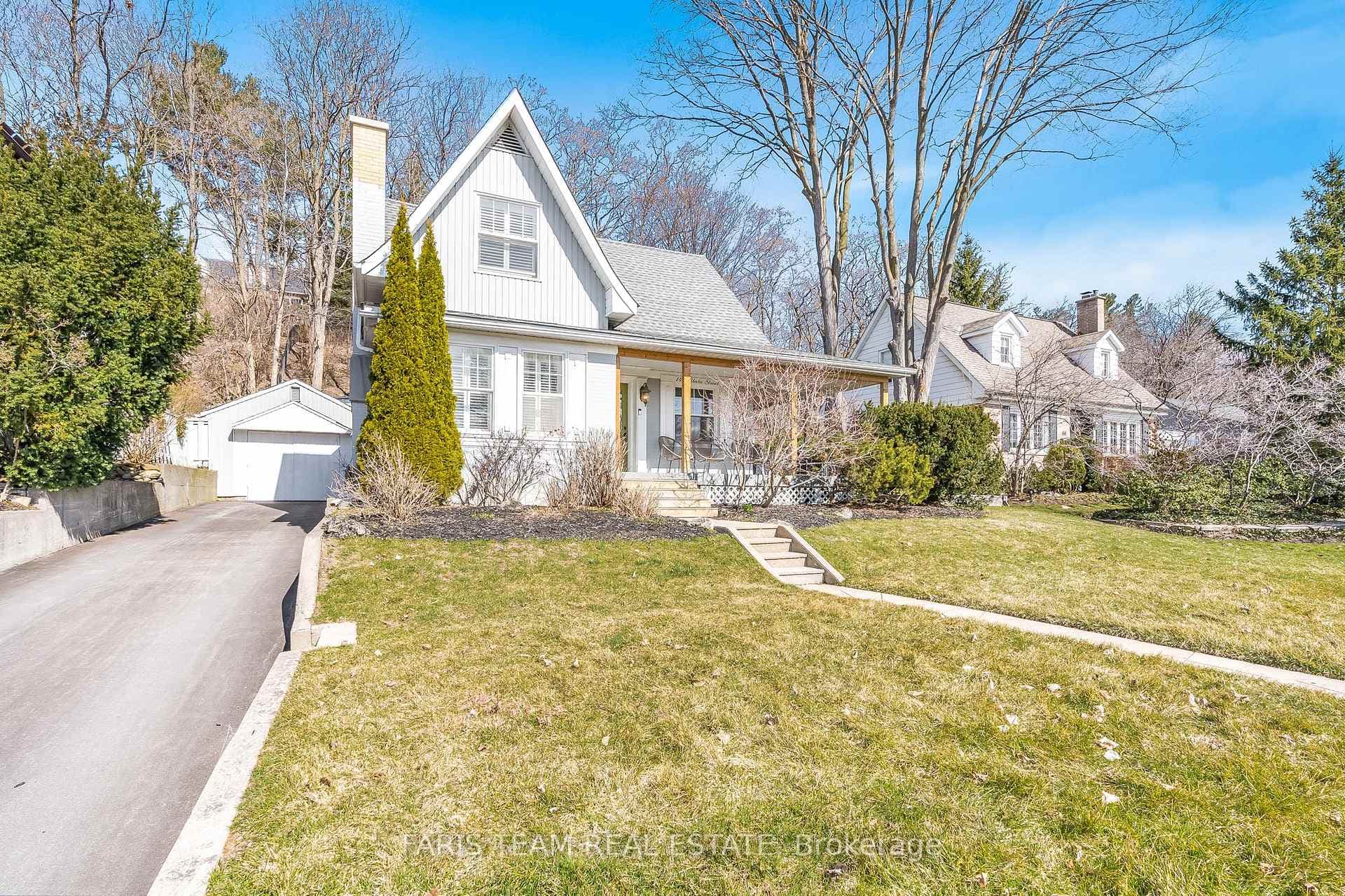 142 Blake Street, Barrie, ON L4M 1K3 - Photo 1