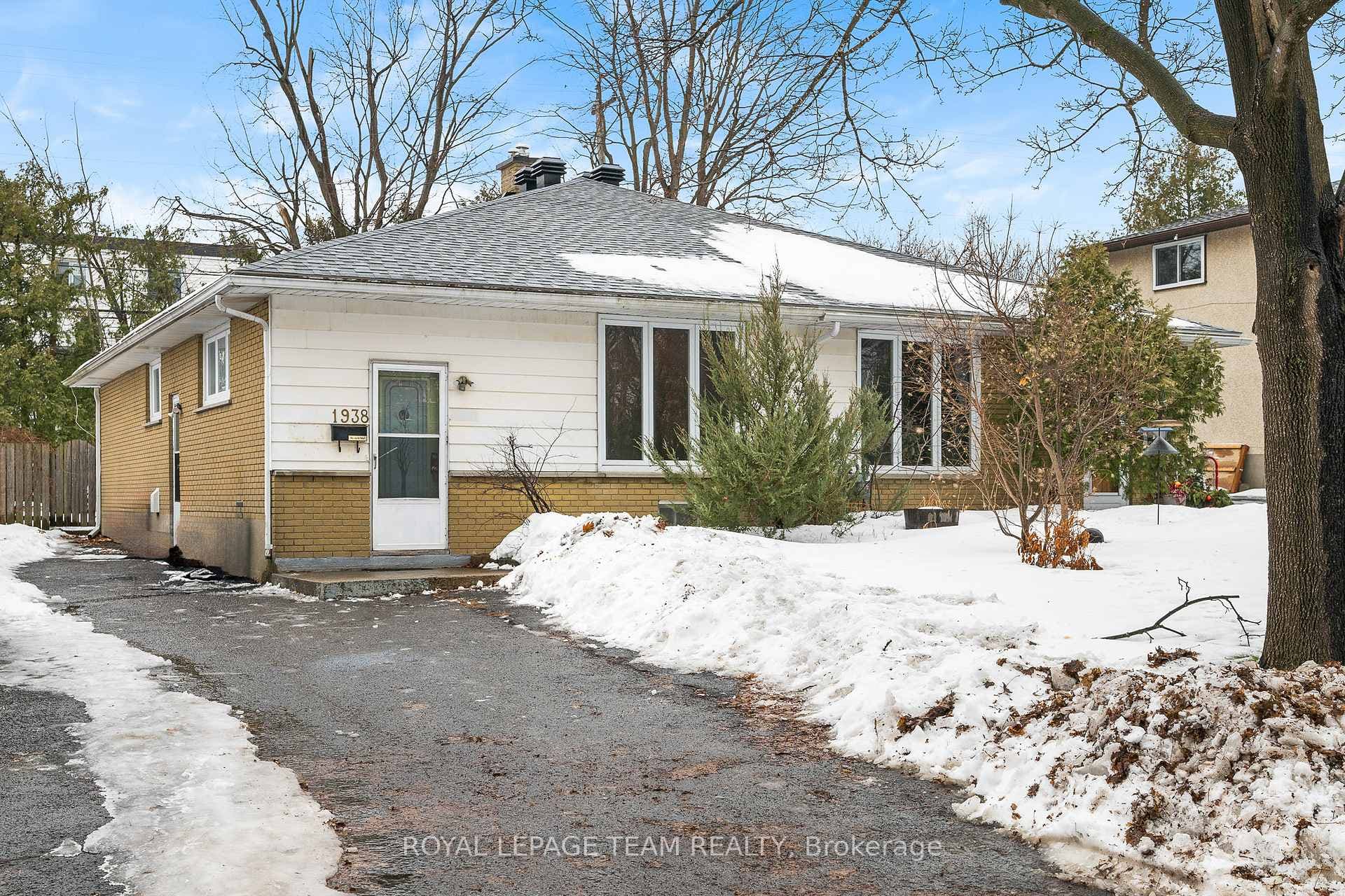 1938 Bromley Road, Carlingwood - Westboro and Area, ON K2A 1C2 - Photo 1