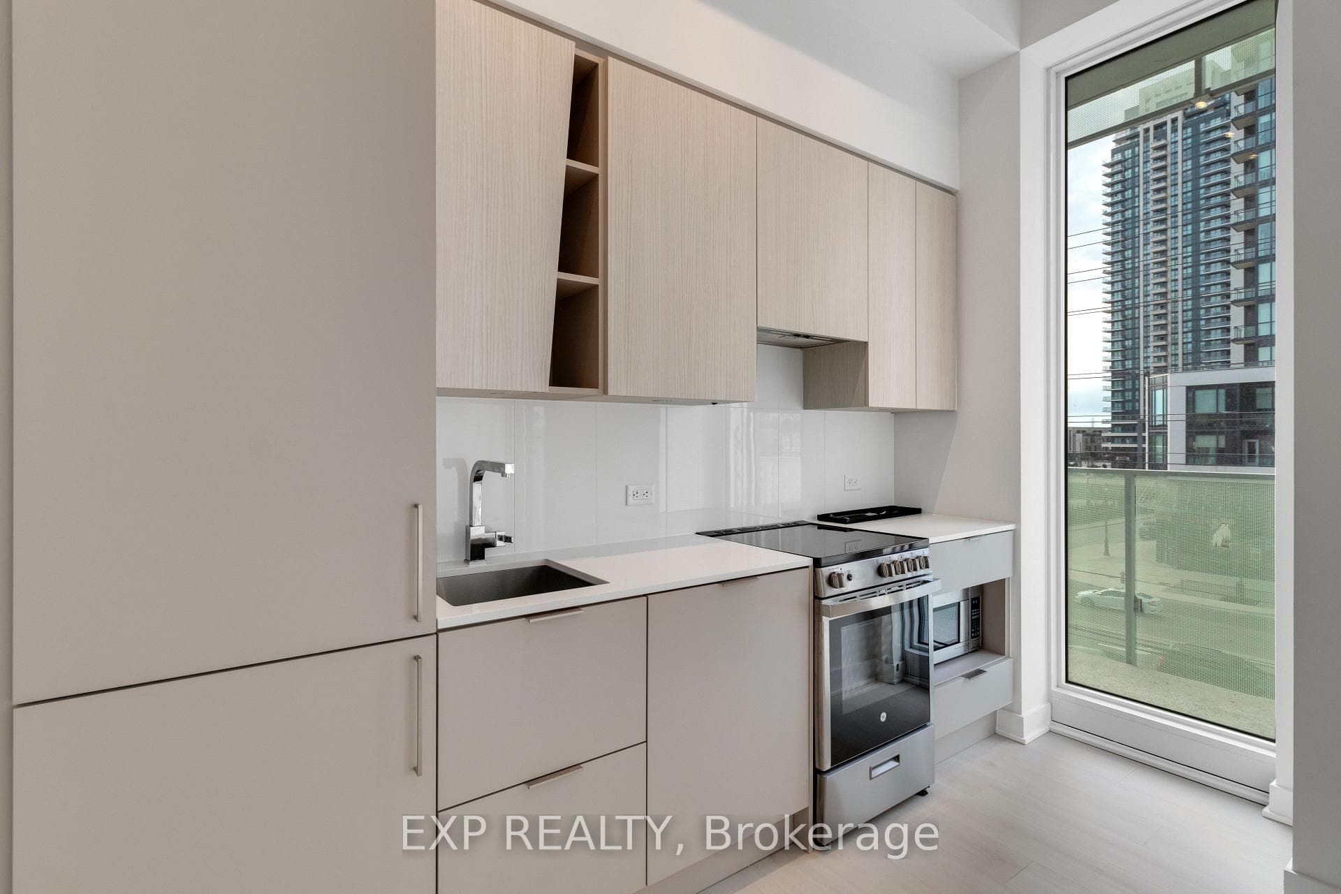 3900 Confederation Parkway Unit 313, Mississauga, ON L5B 0M3 - Photo 1