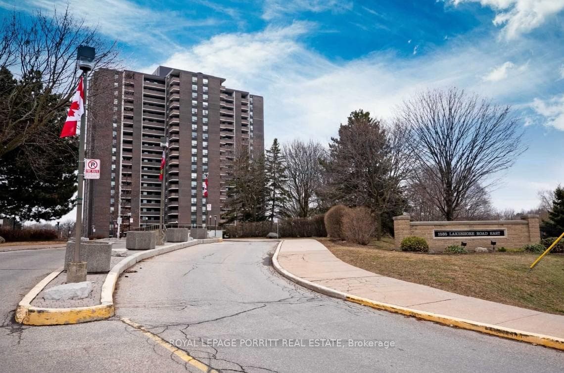 1535 Lakeshore Road Unit 907, Mississauga, ON L5E 3E2 - Photo 1