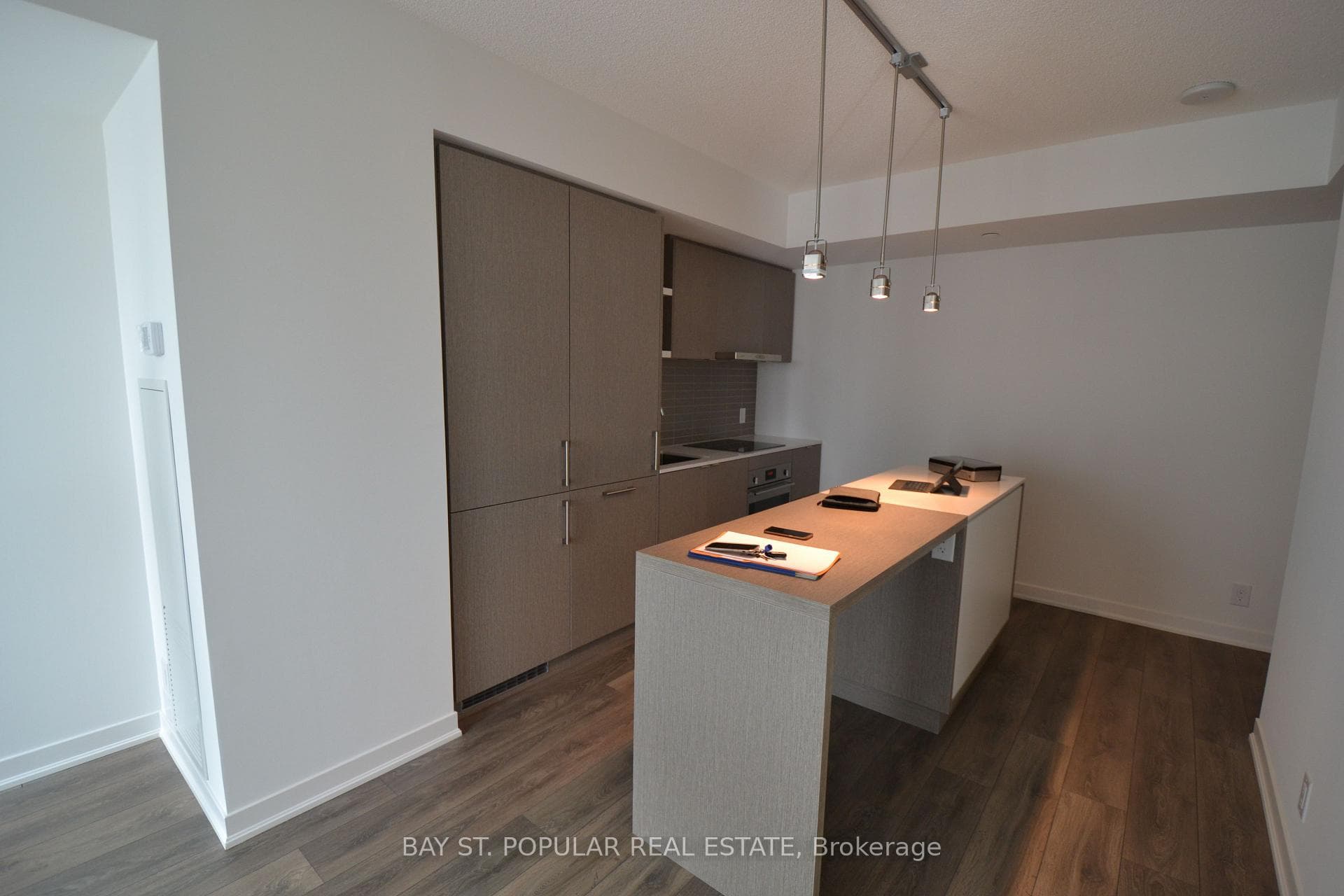 100 Harbour Street Unit 2105, Downtown Toronto / Waterfront, ON M5J 1B5 - Photo 1