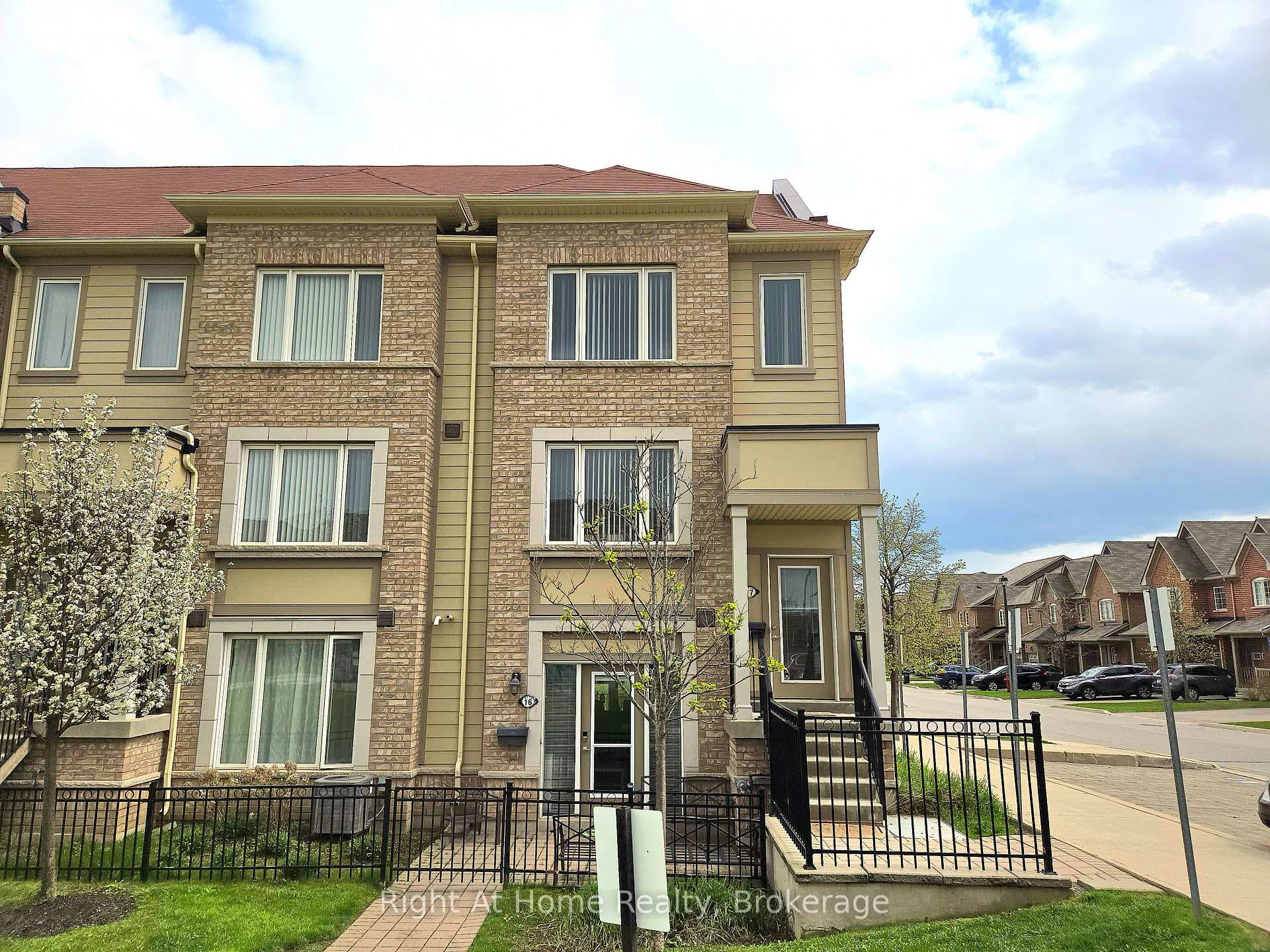 3115 Boxford Crescent Unit 17, Mississauga, ON L5M 8N8 - Photo 1